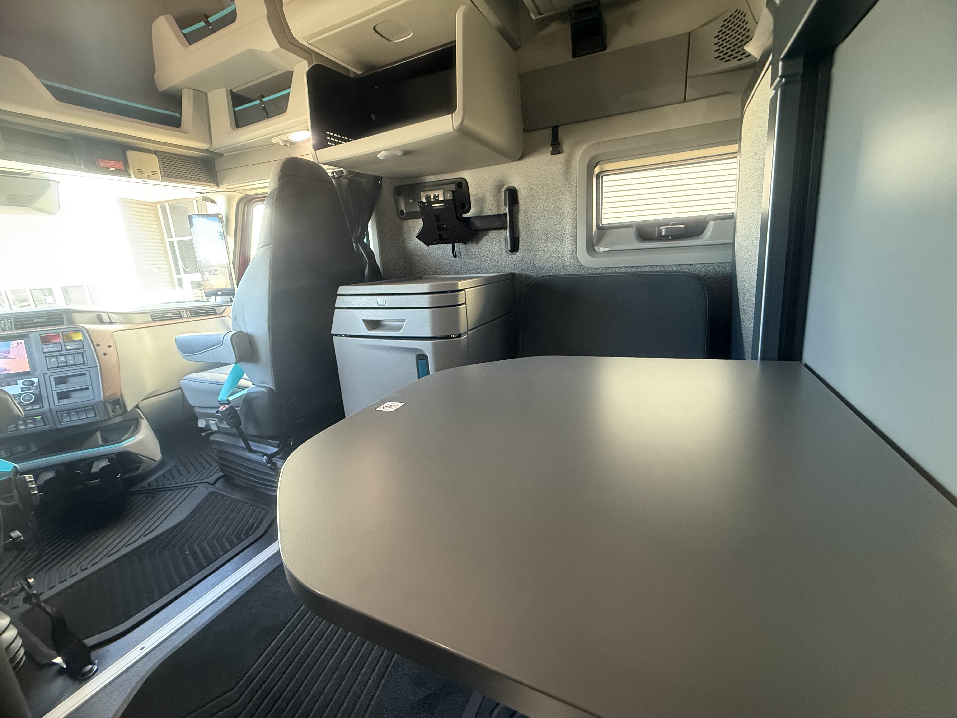 2026 Volvo - image 17