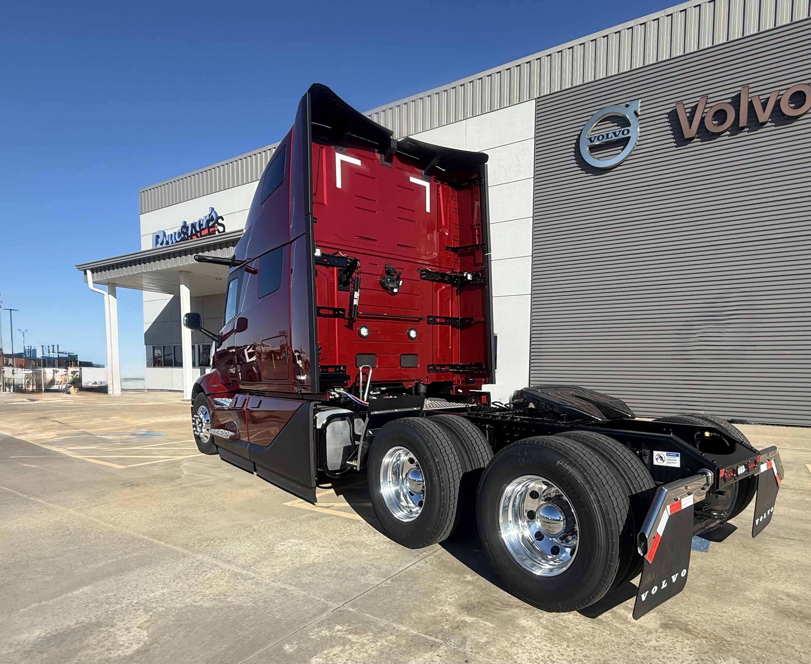 2026 Volvo - image 4