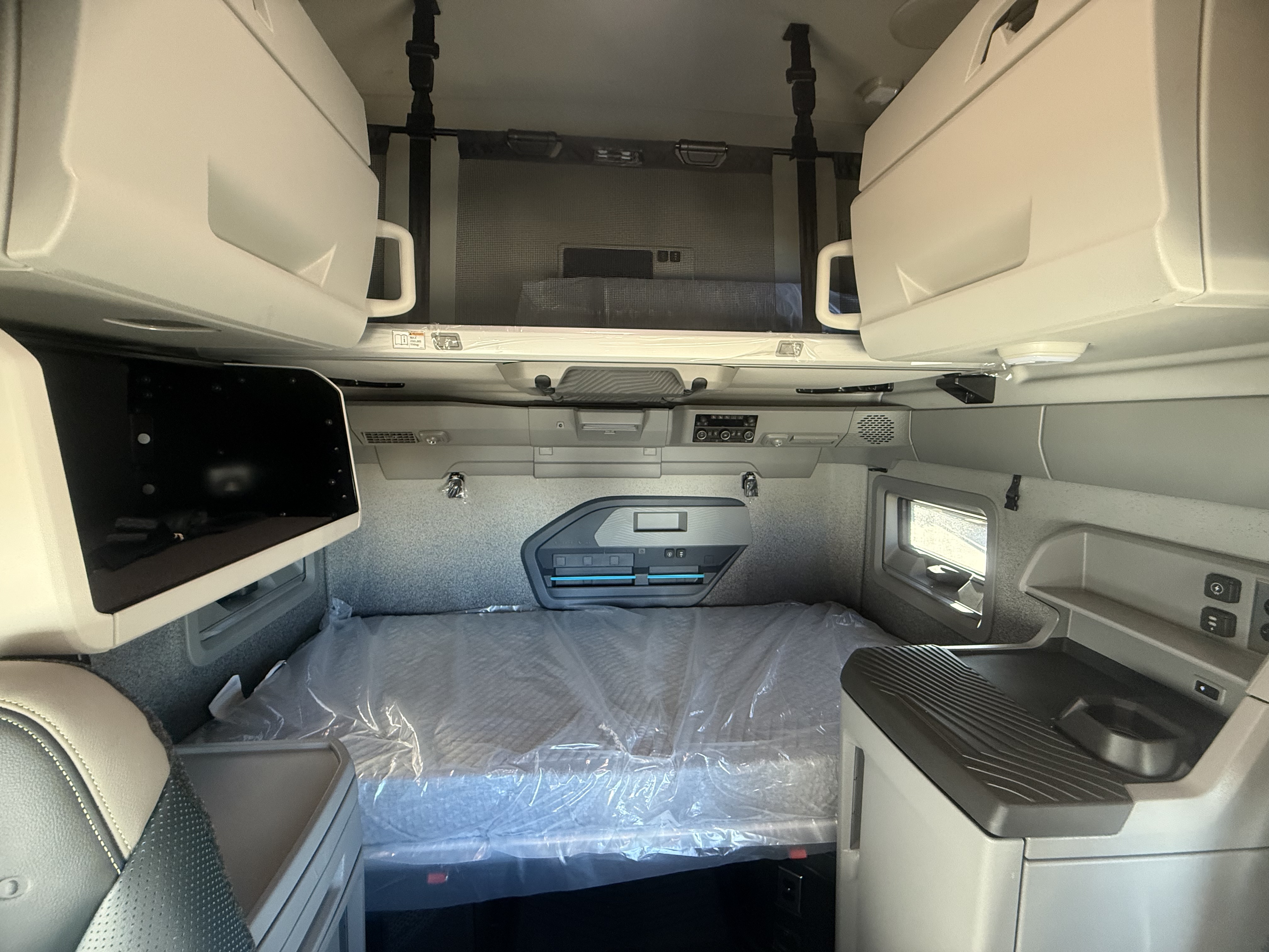 2026 Volvo - image 26