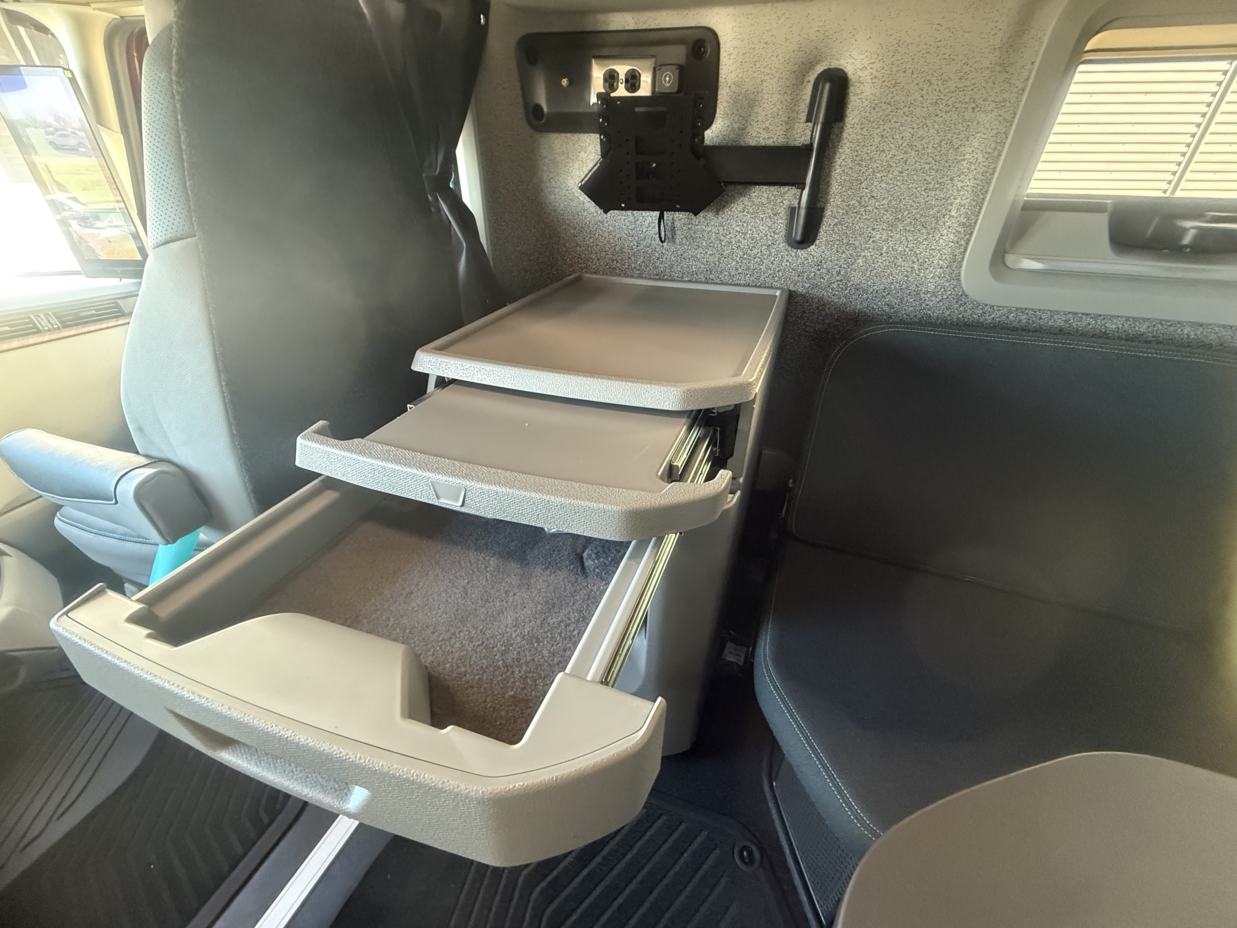 2026 Volvo - image 19