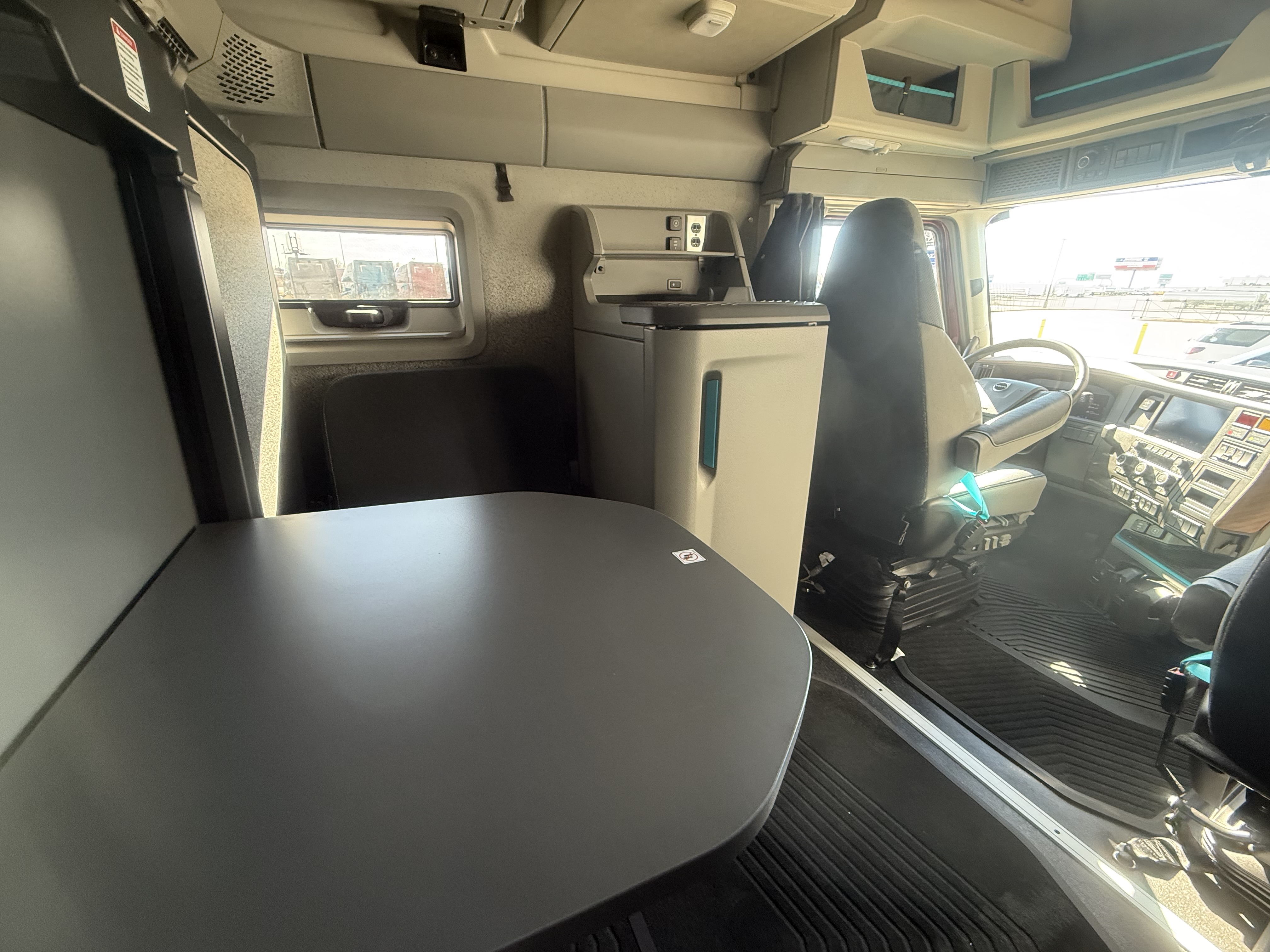 2026 Volvo - image 19