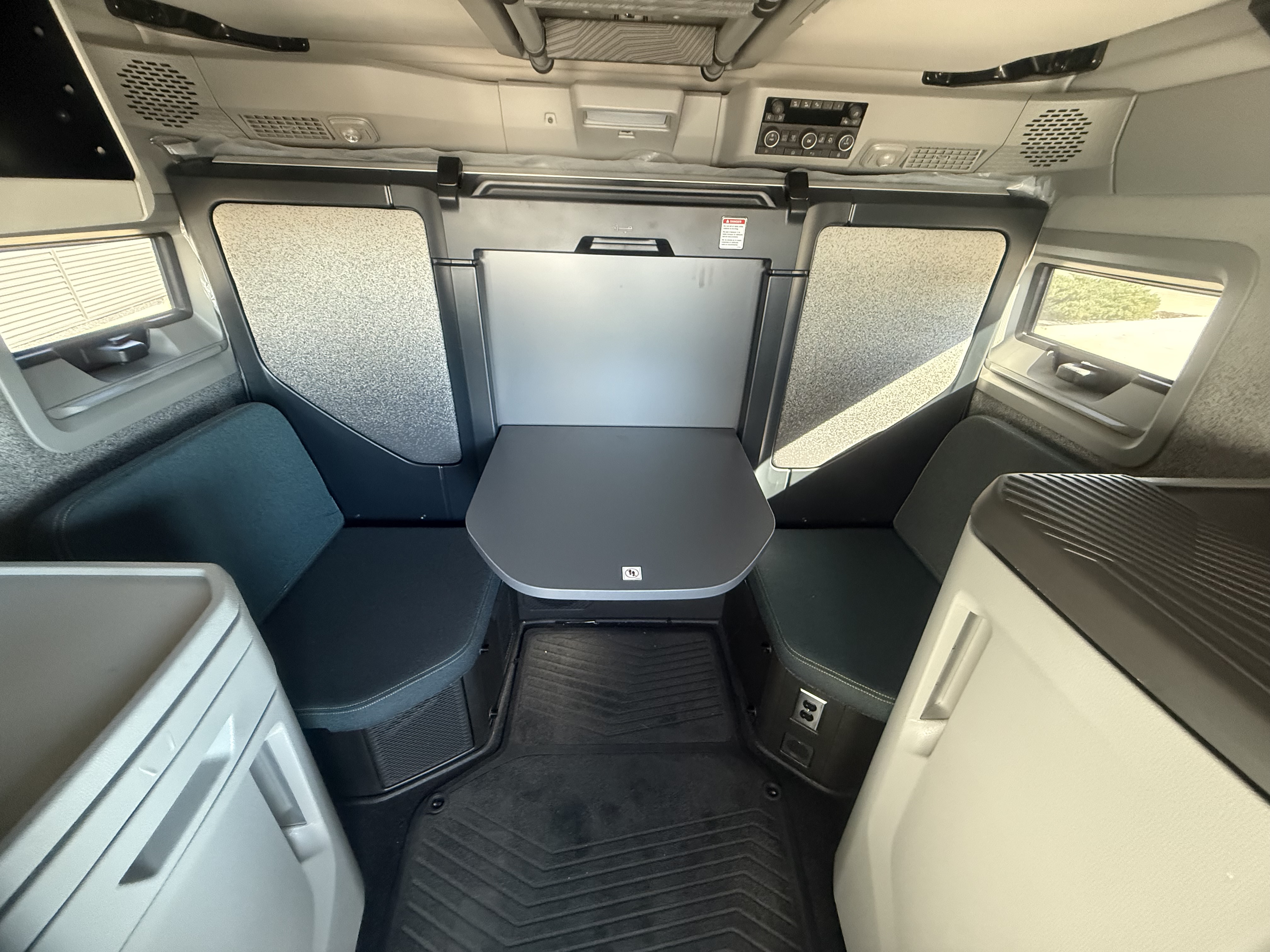 2026 Volvo - image 15