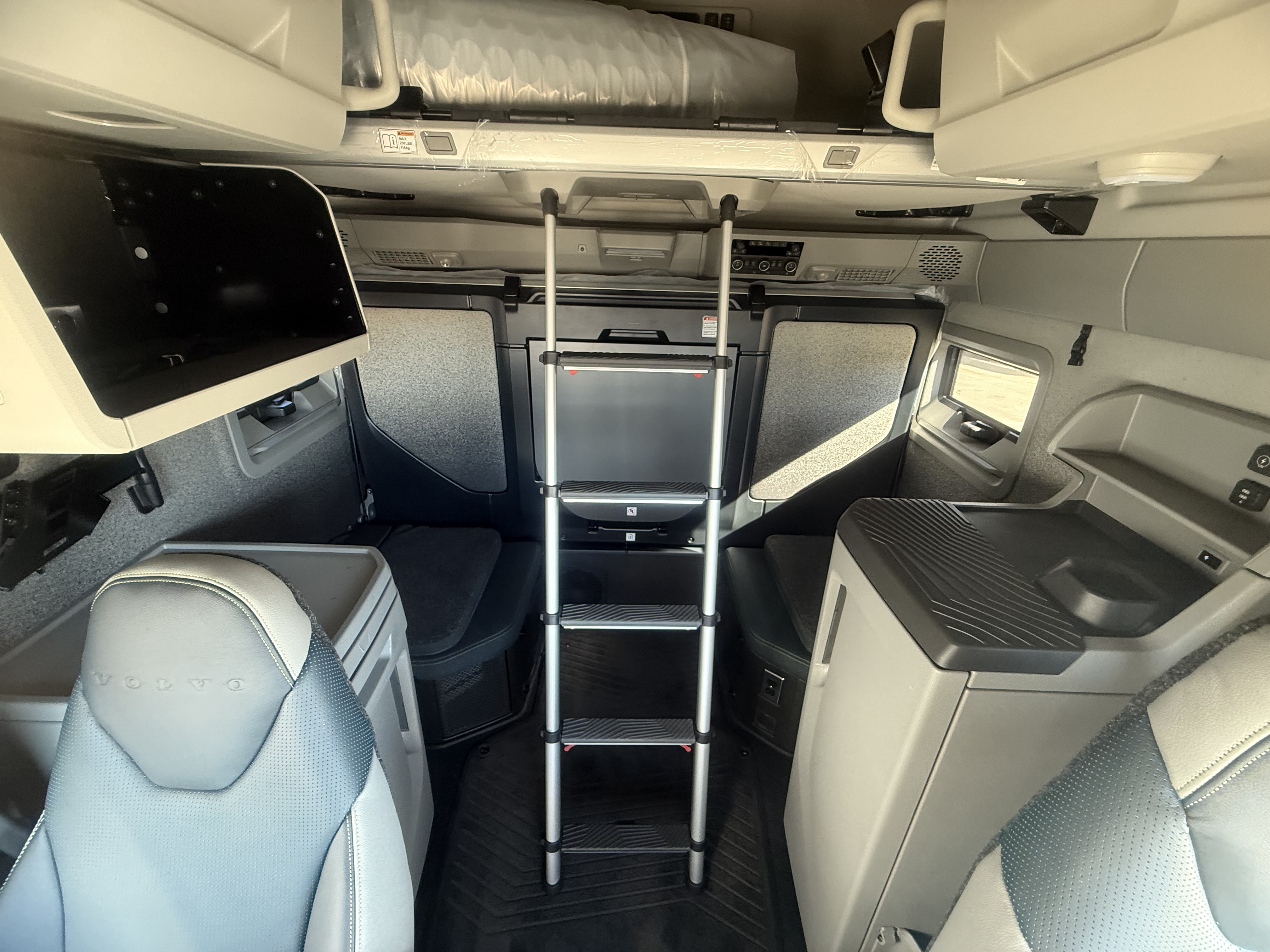 2026 Volvo - image 21