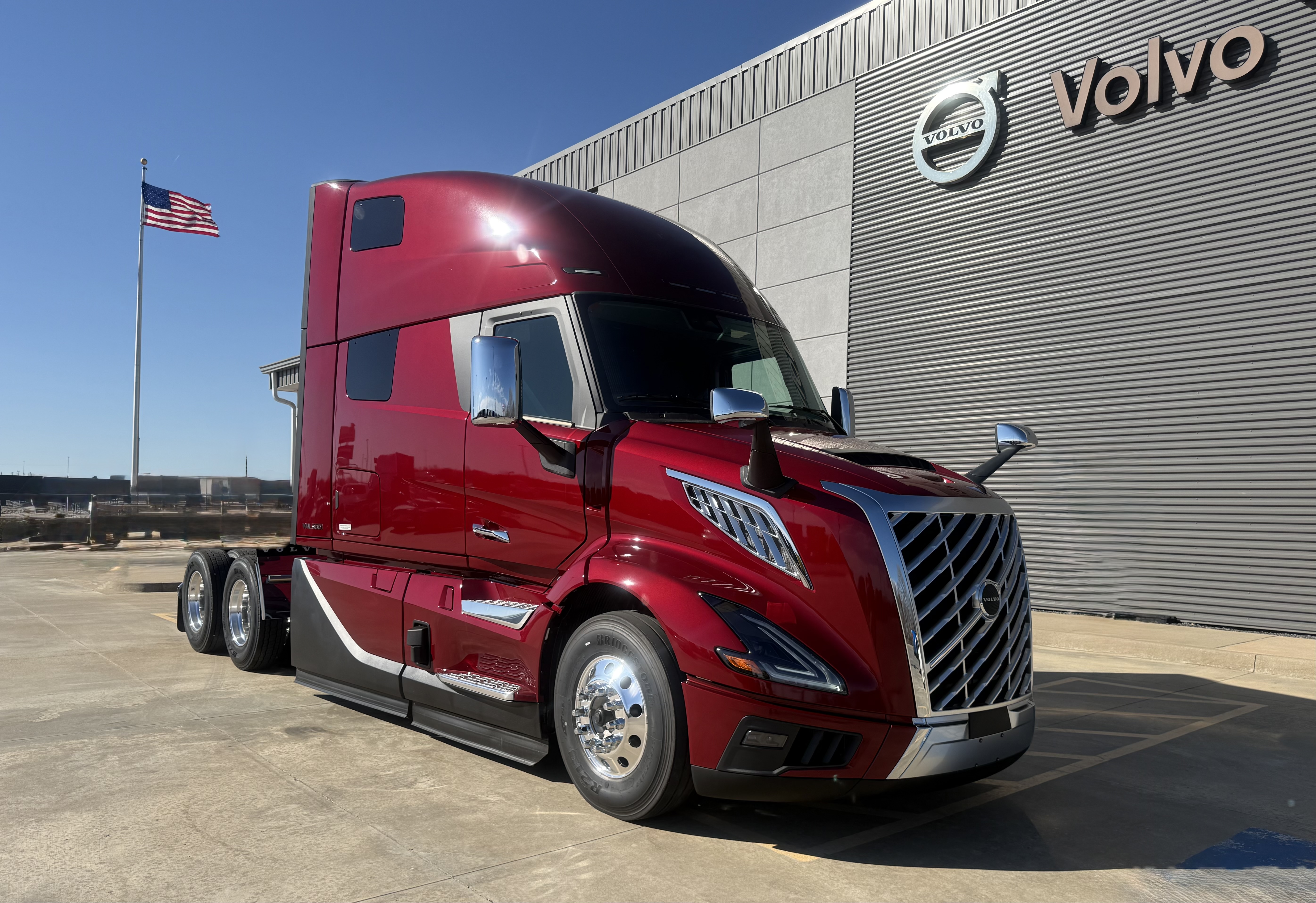 2026 Volvo - image 8