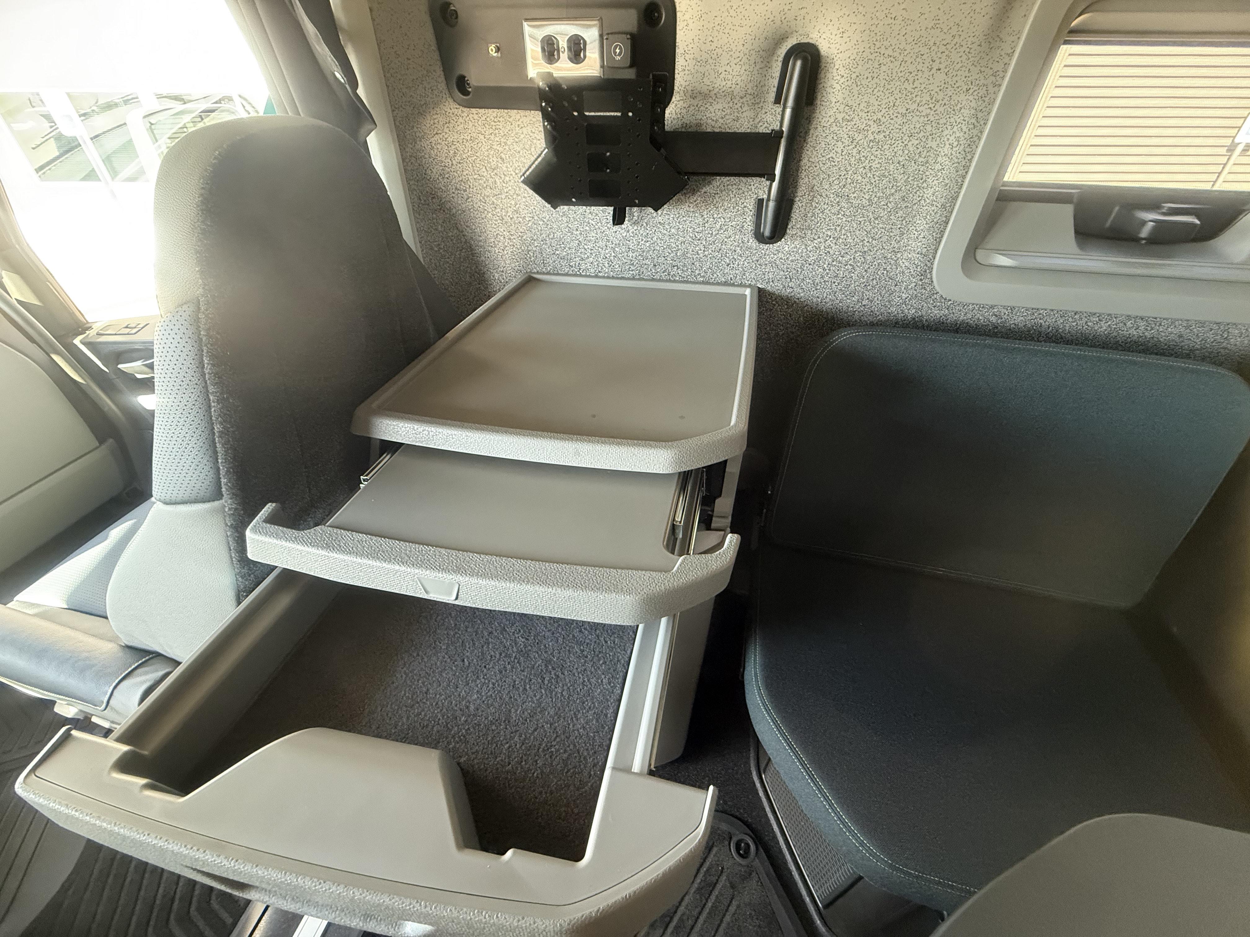 2026 Volvo - image 18