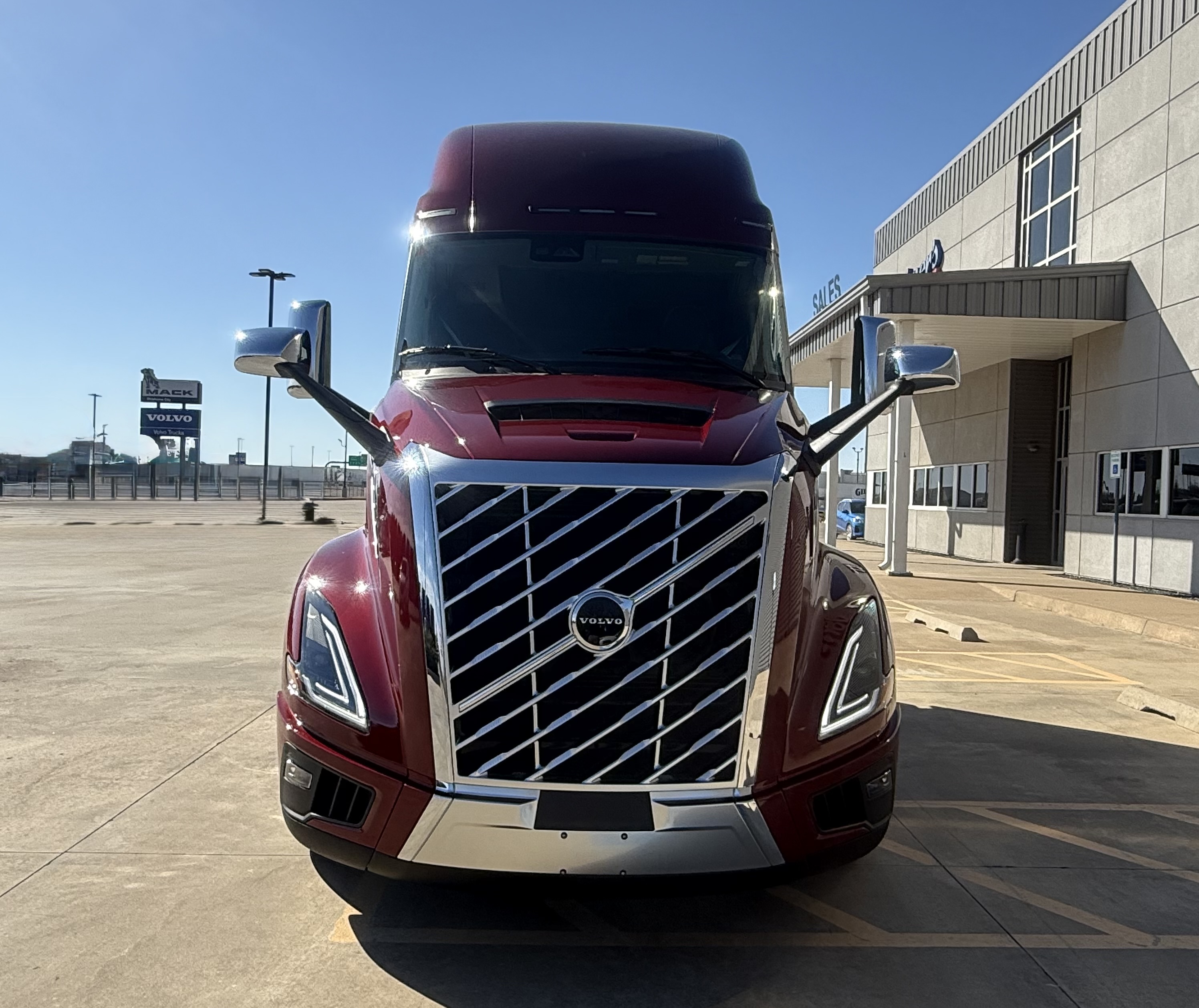 2026 Volvo - image 9