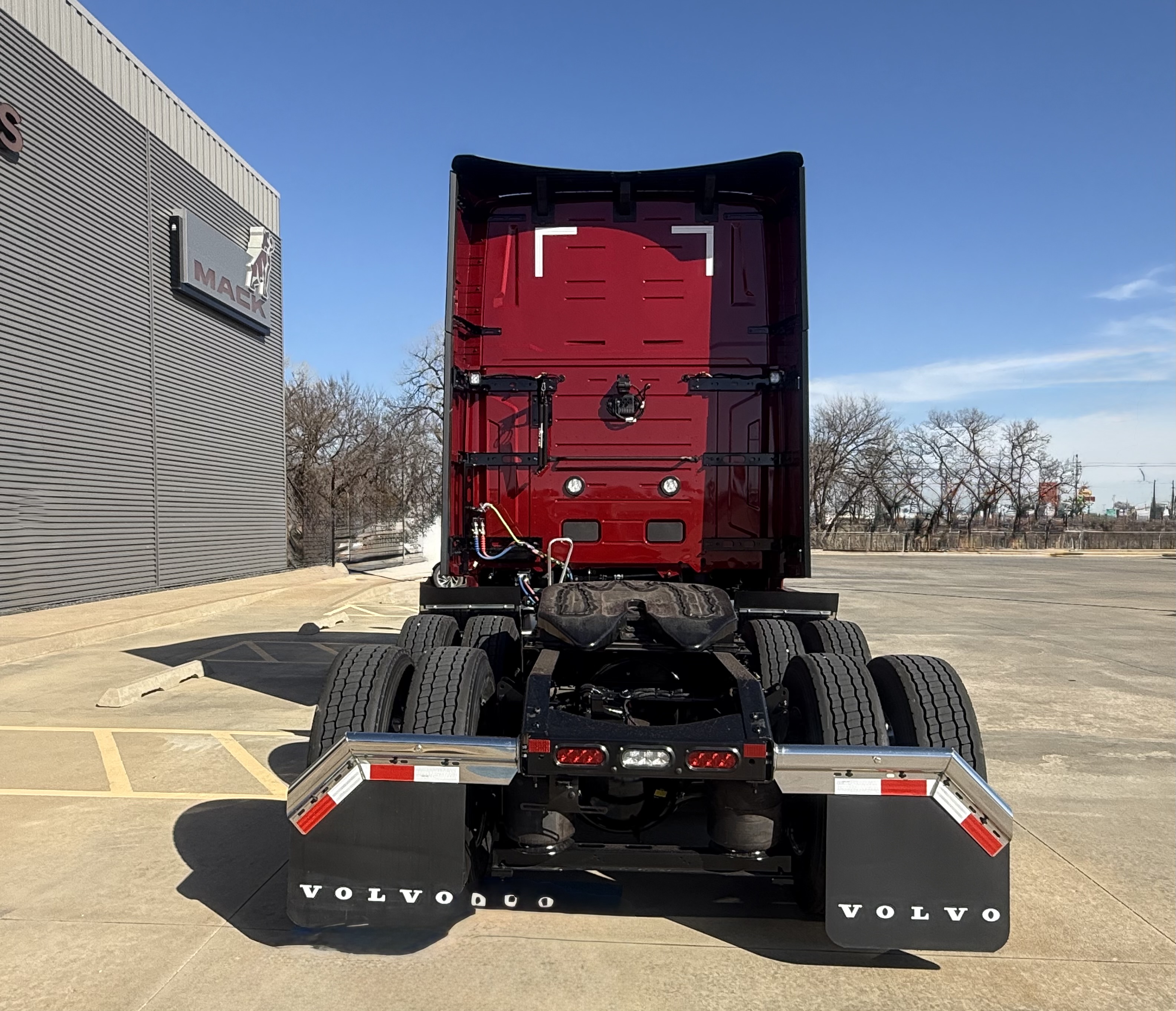 2026 Volvo - image 5