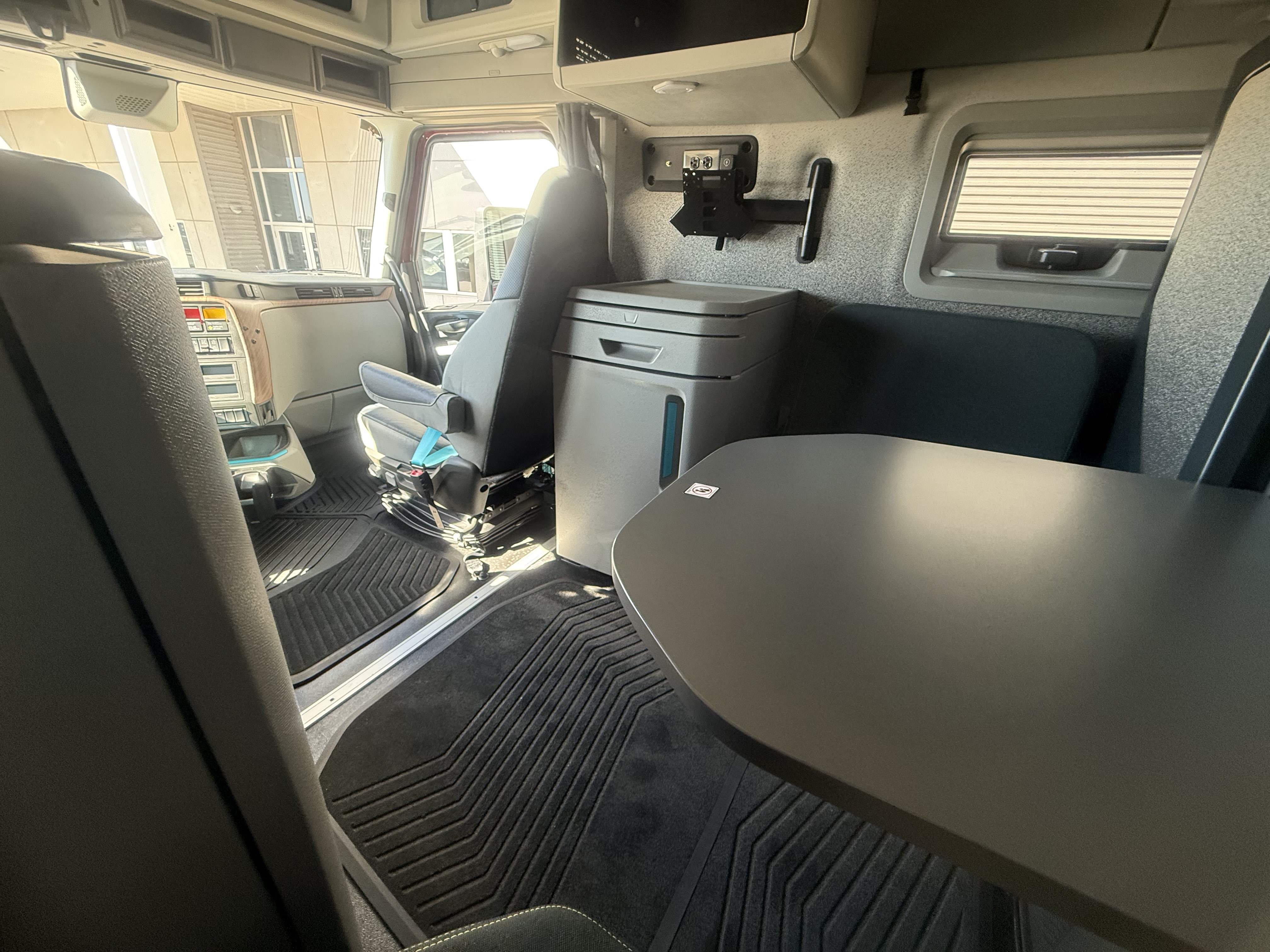 2026 Volvo - image 16