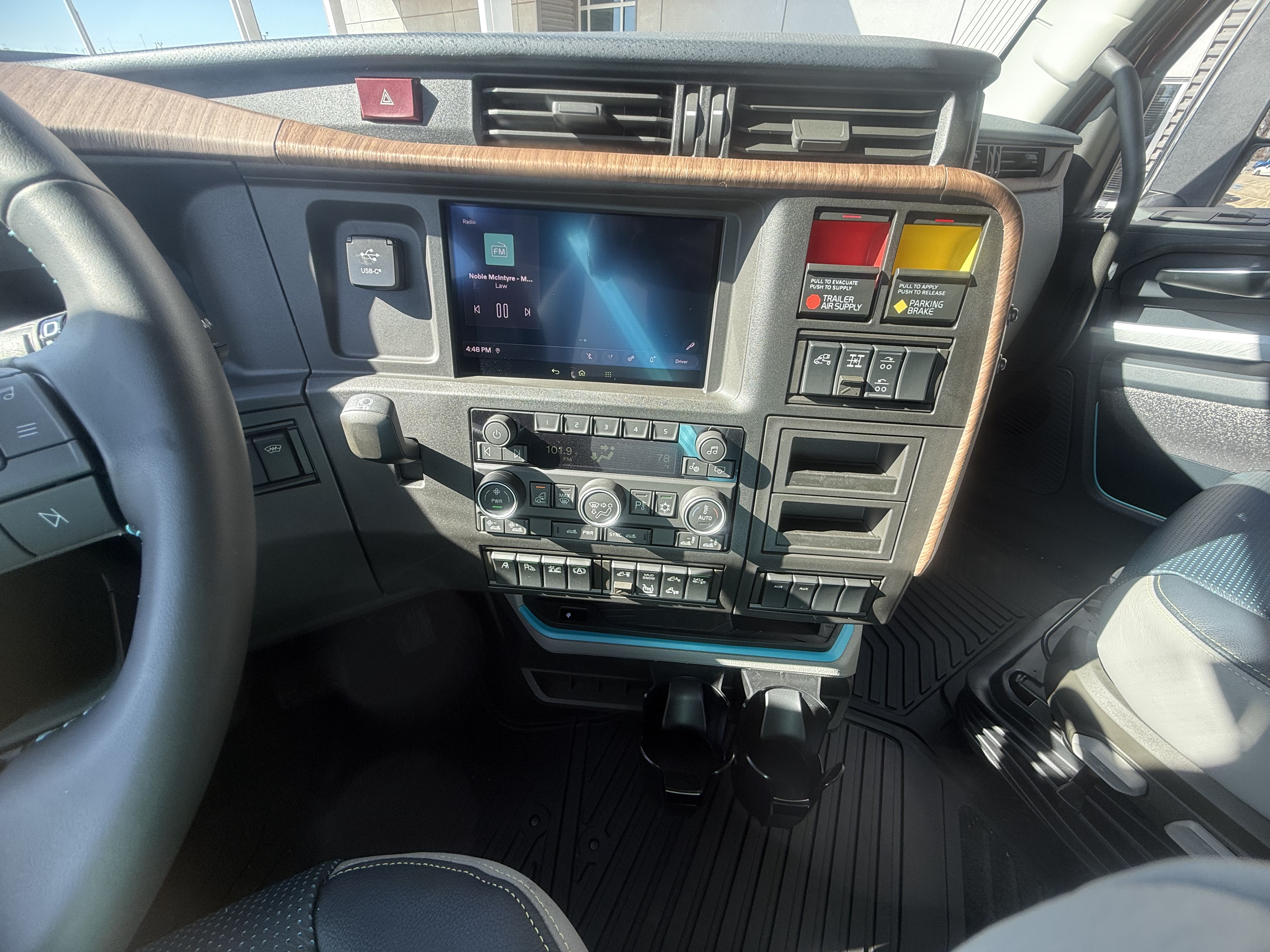 2026 Volvo - image 12