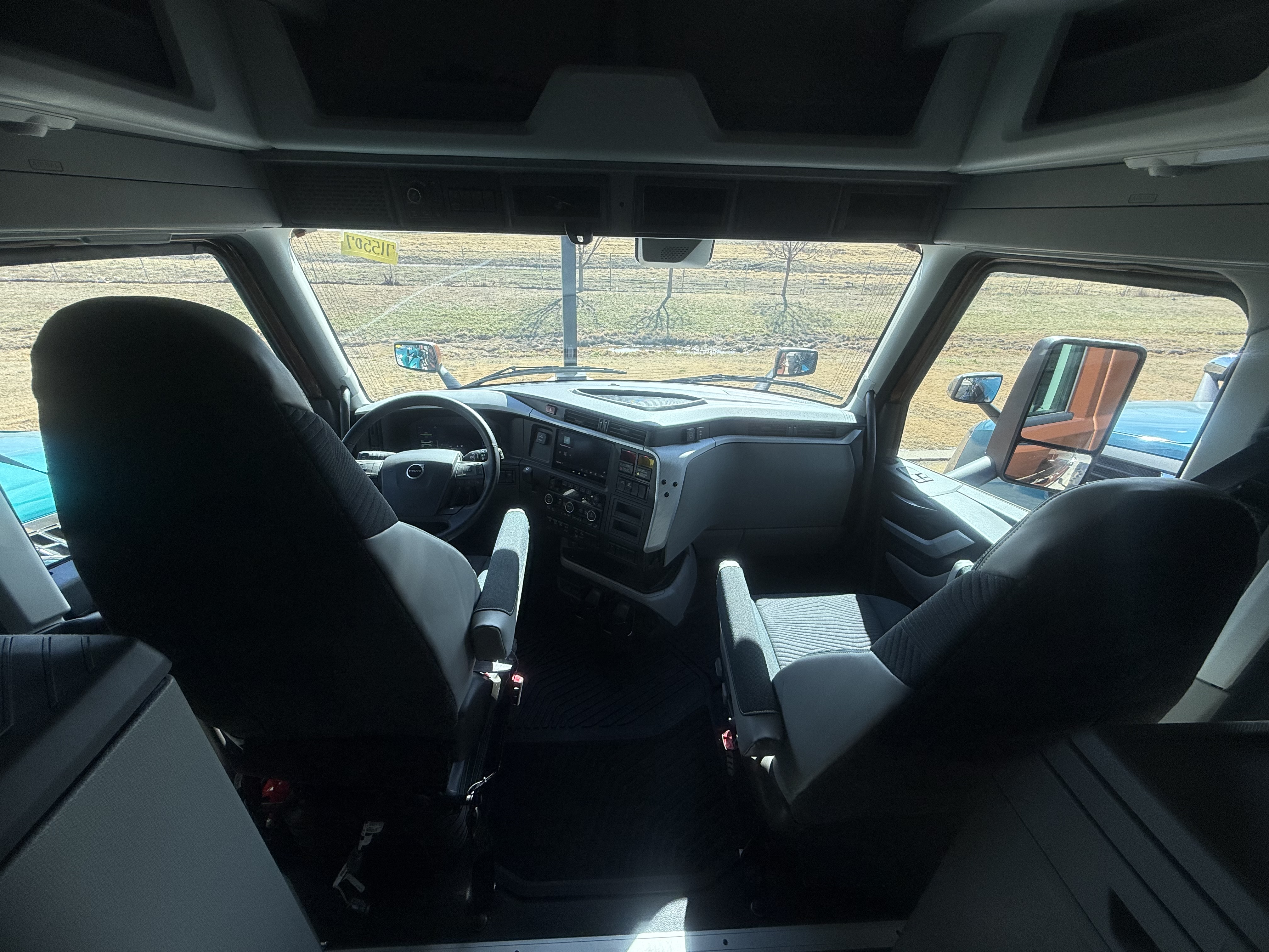 2026 Volvo - image 14