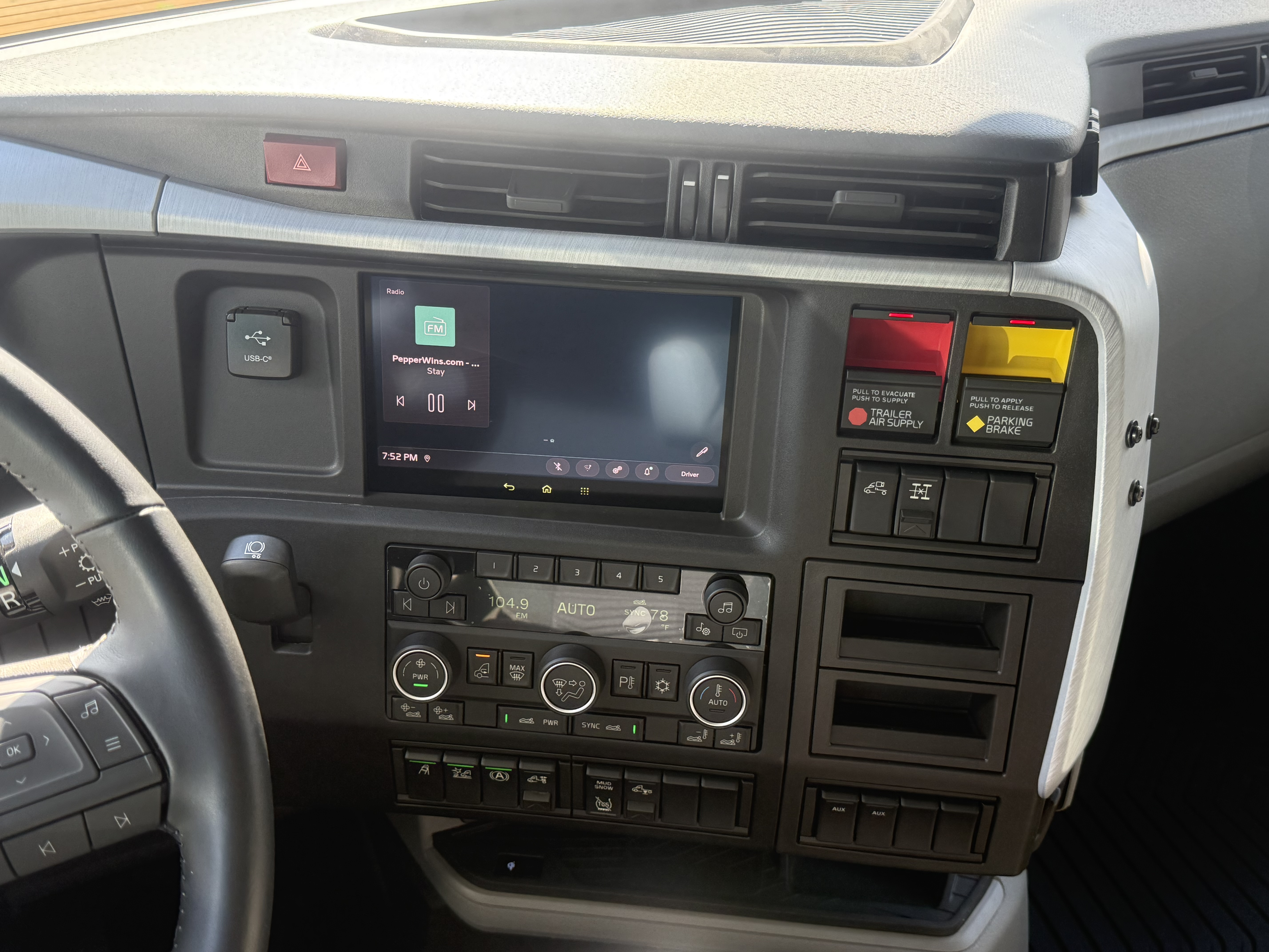 2026 Volvo - image 13