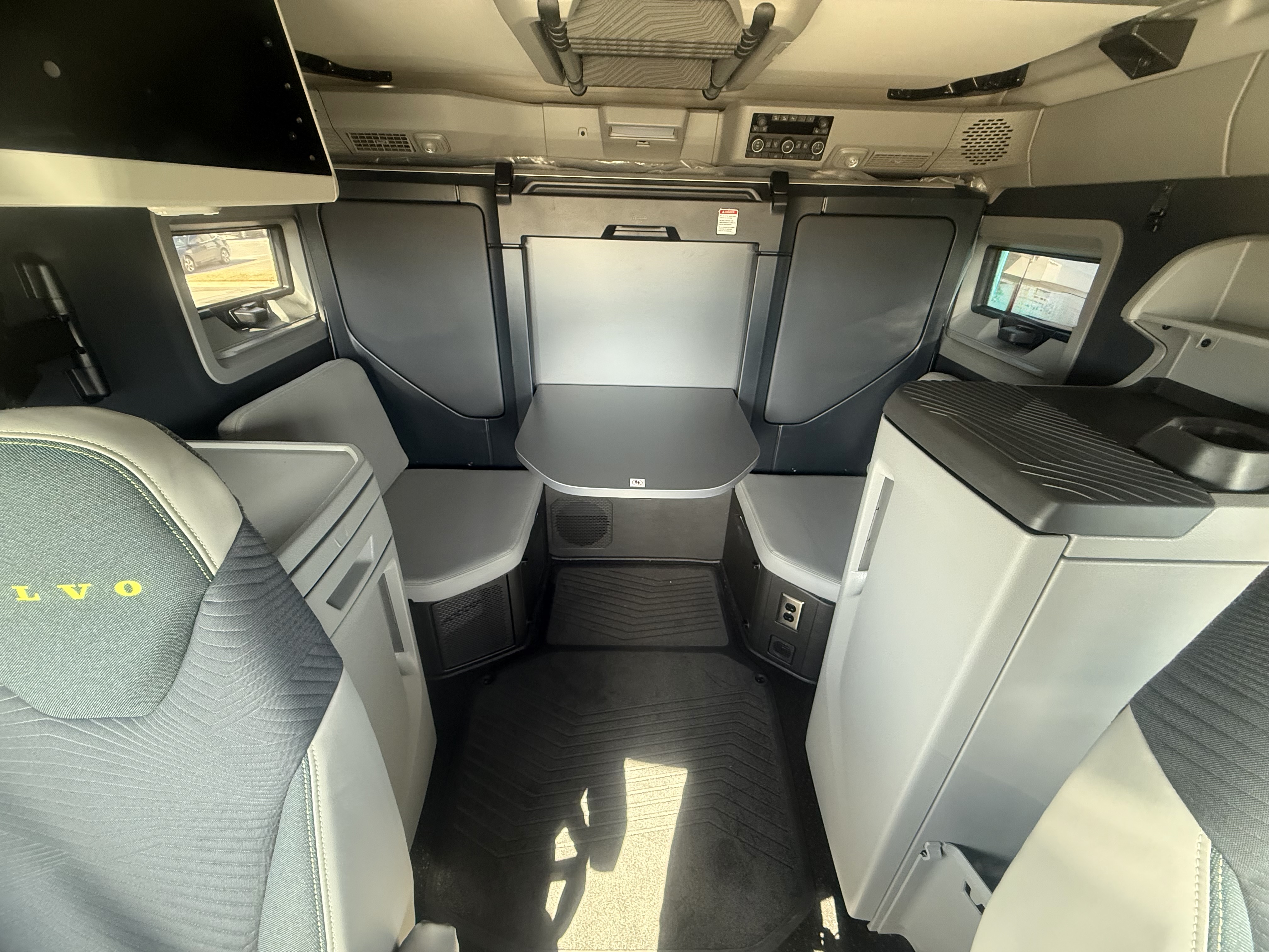 2026 Volvo - image 15