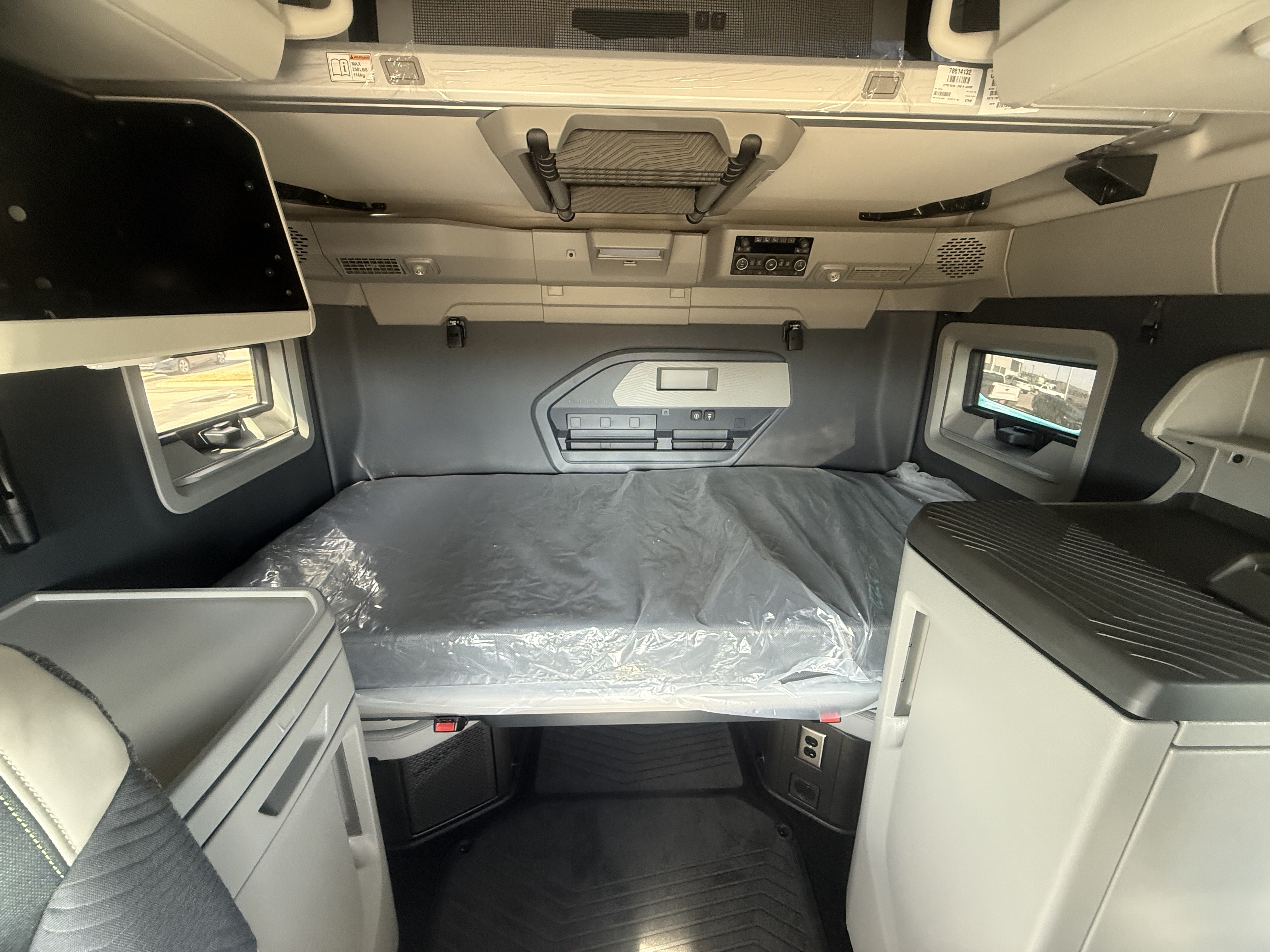 2026 Volvo - image 26