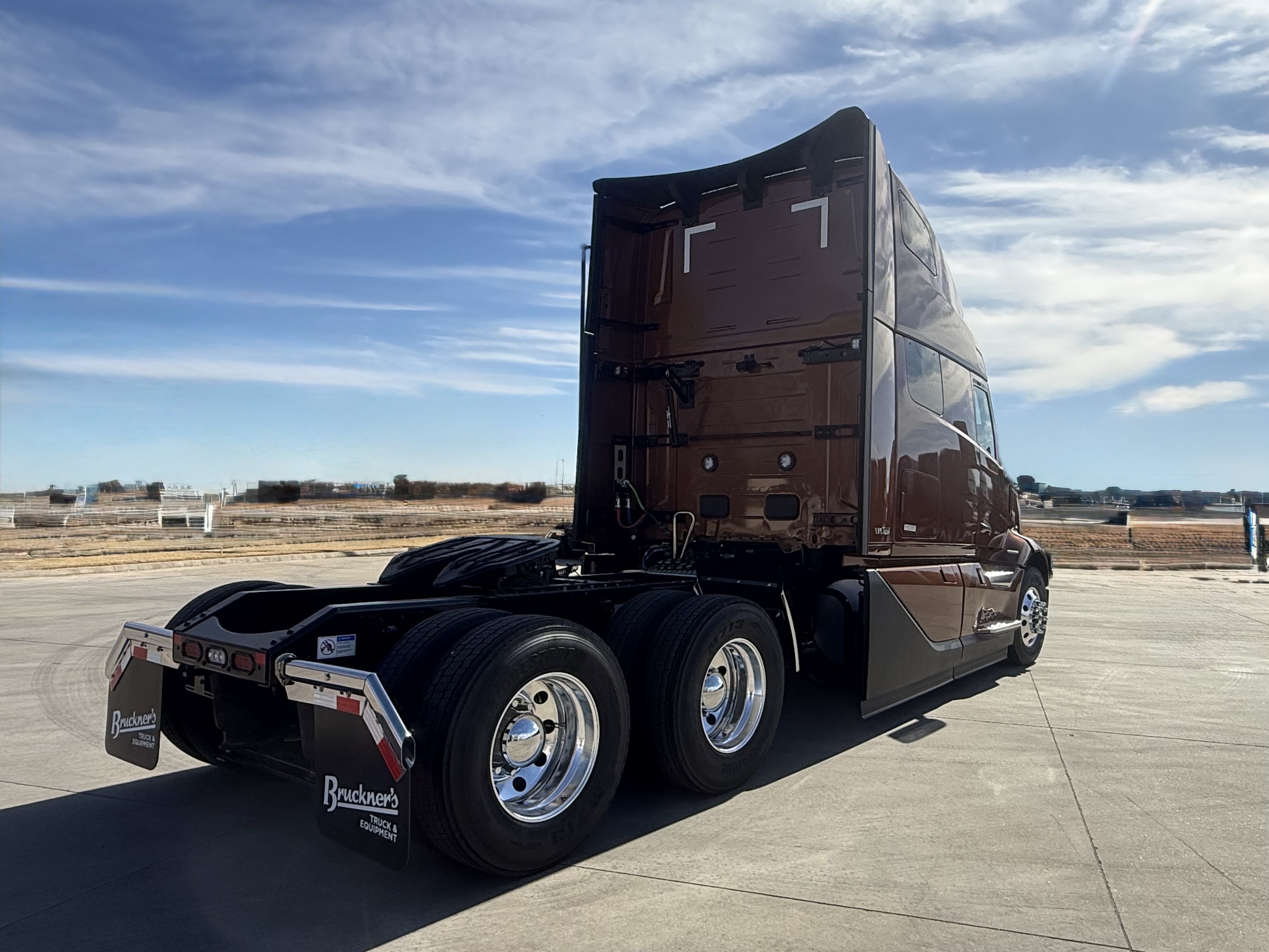 2026 Volvo - image 5