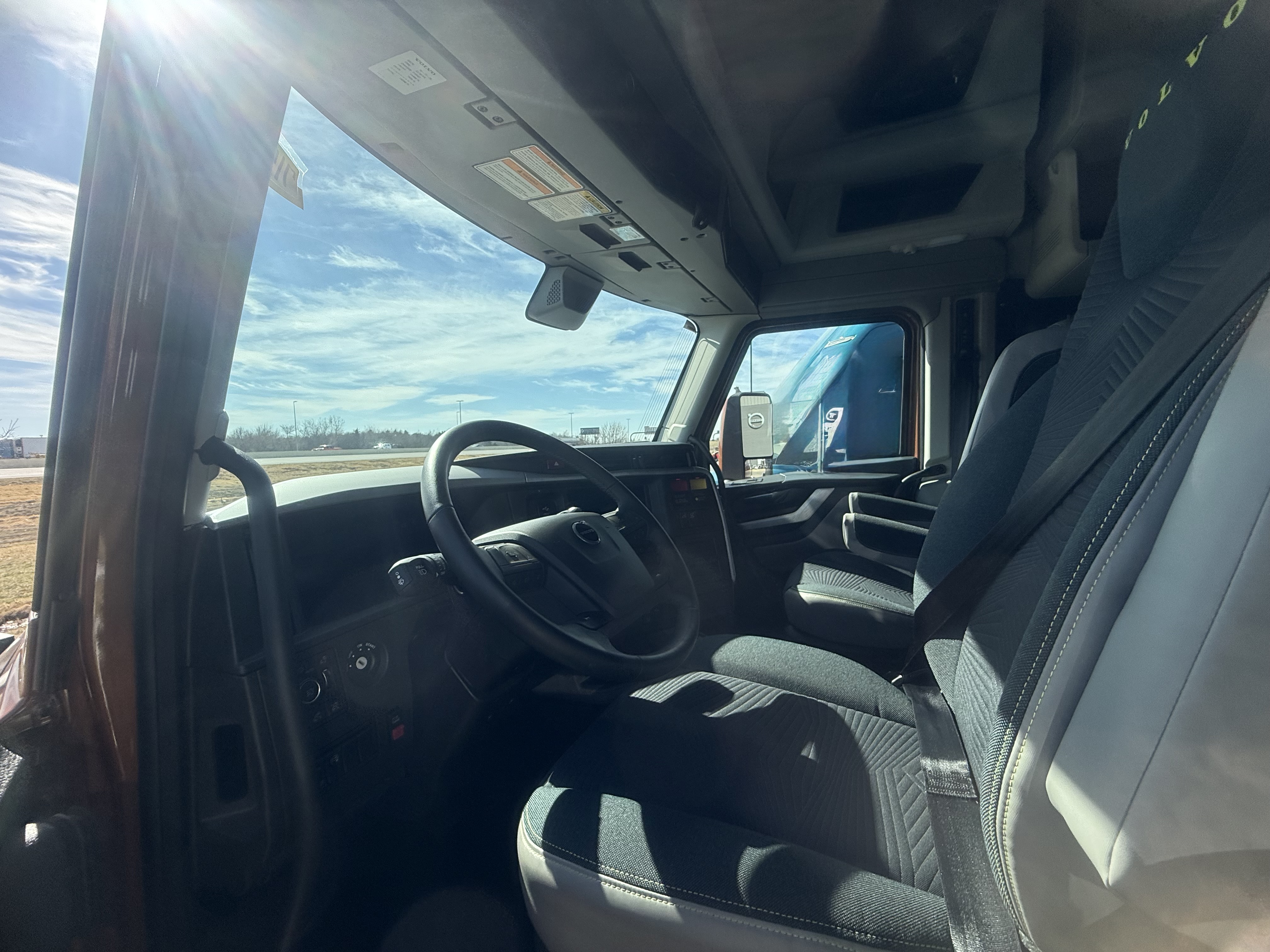 2026 Volvo - image 9