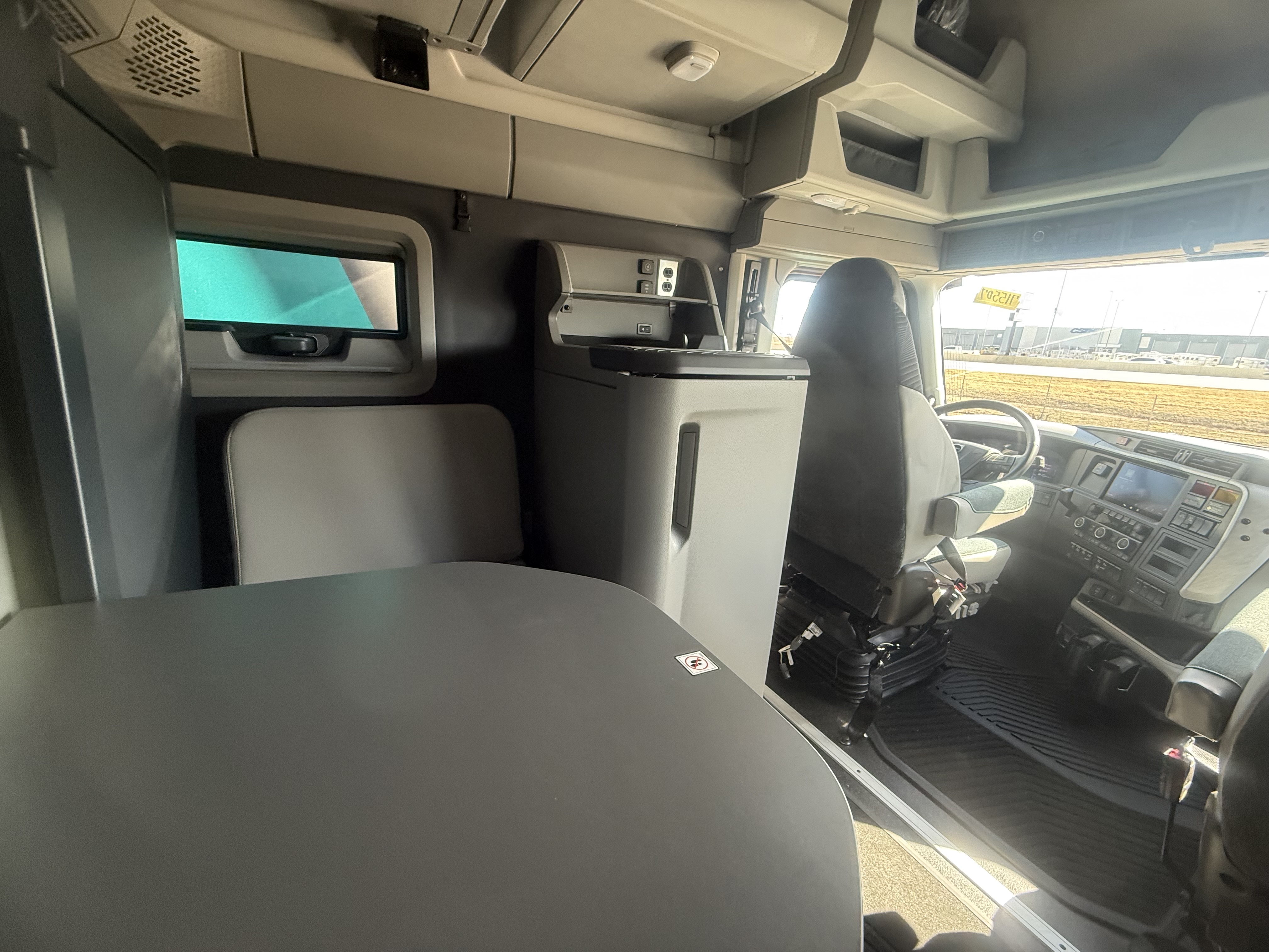 2026 Volvo - image 20