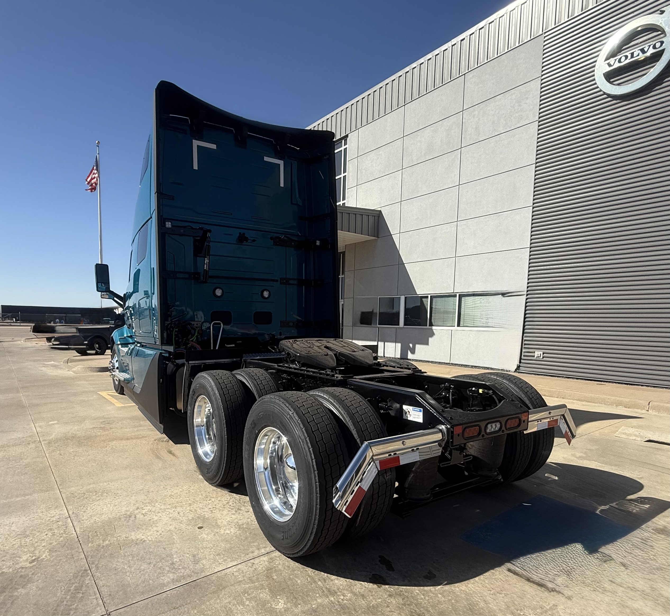 2026 Volvo - image 4