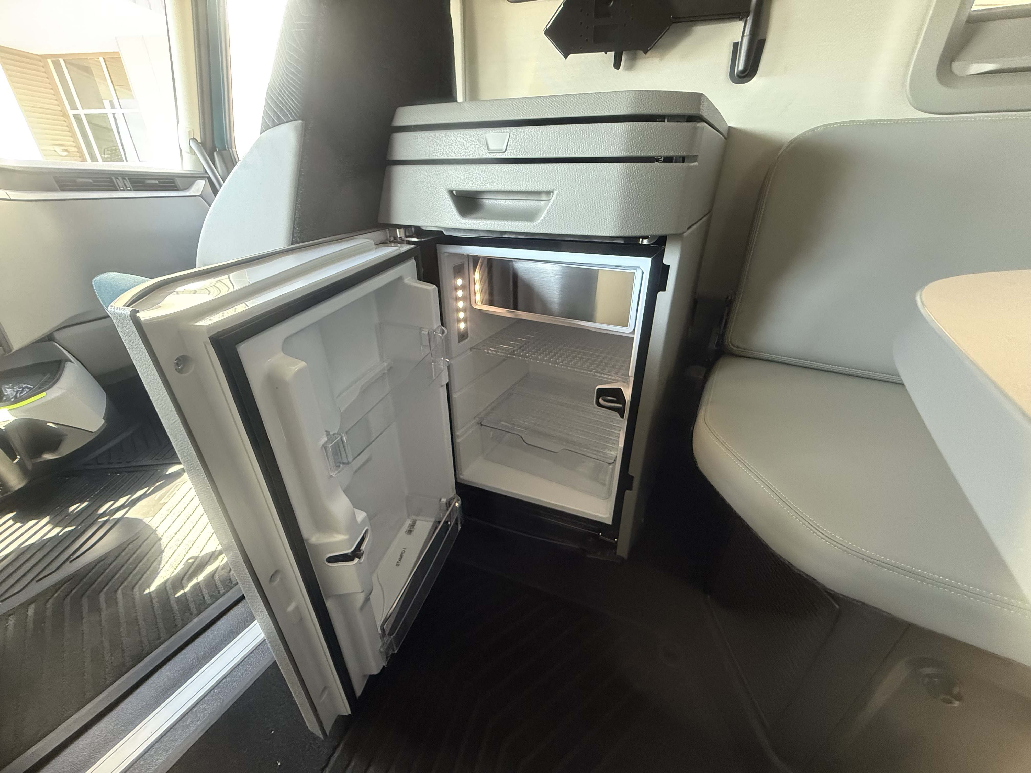 2026 Volvo - image 20