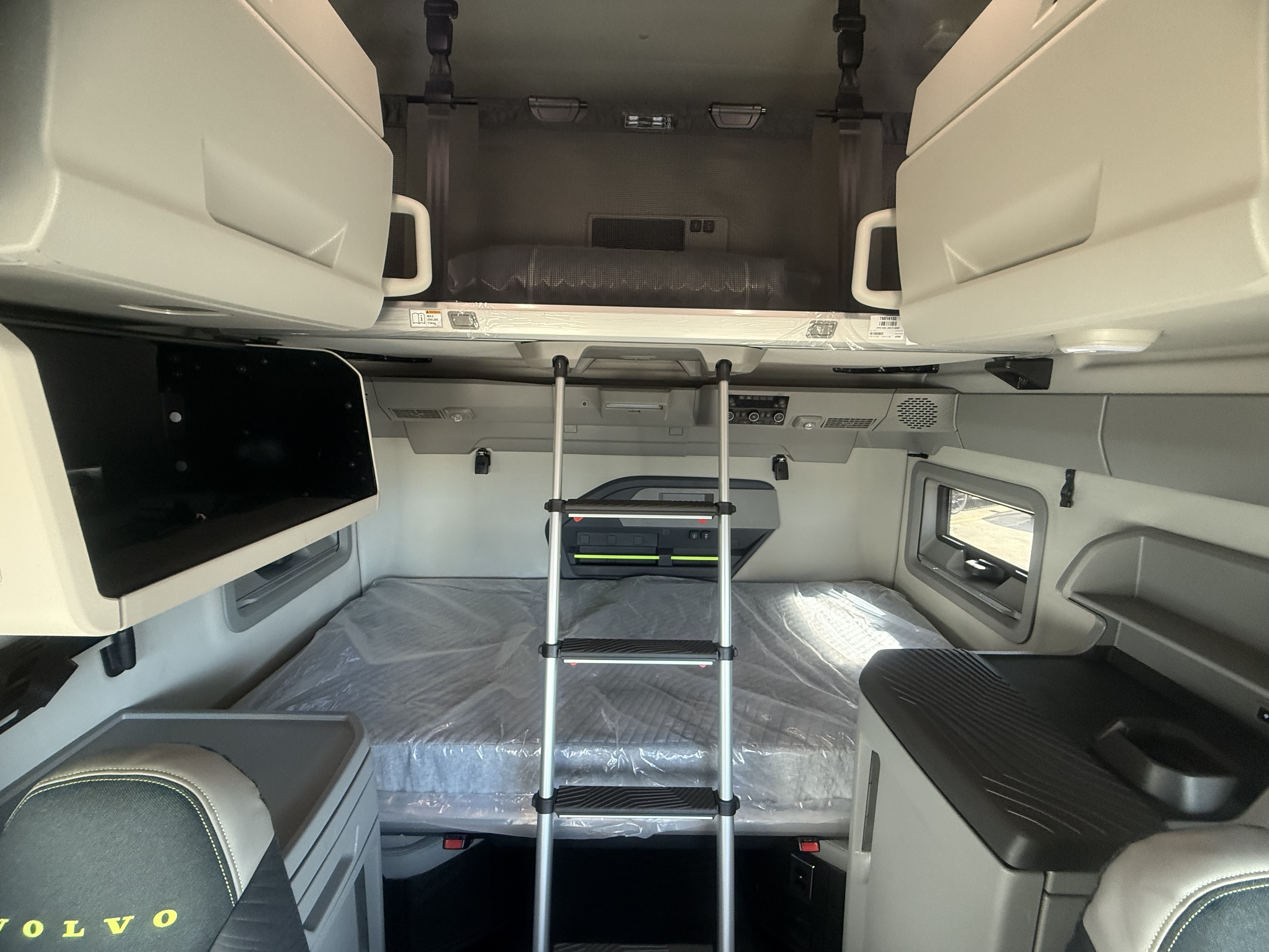 2026 Volvo - image 27