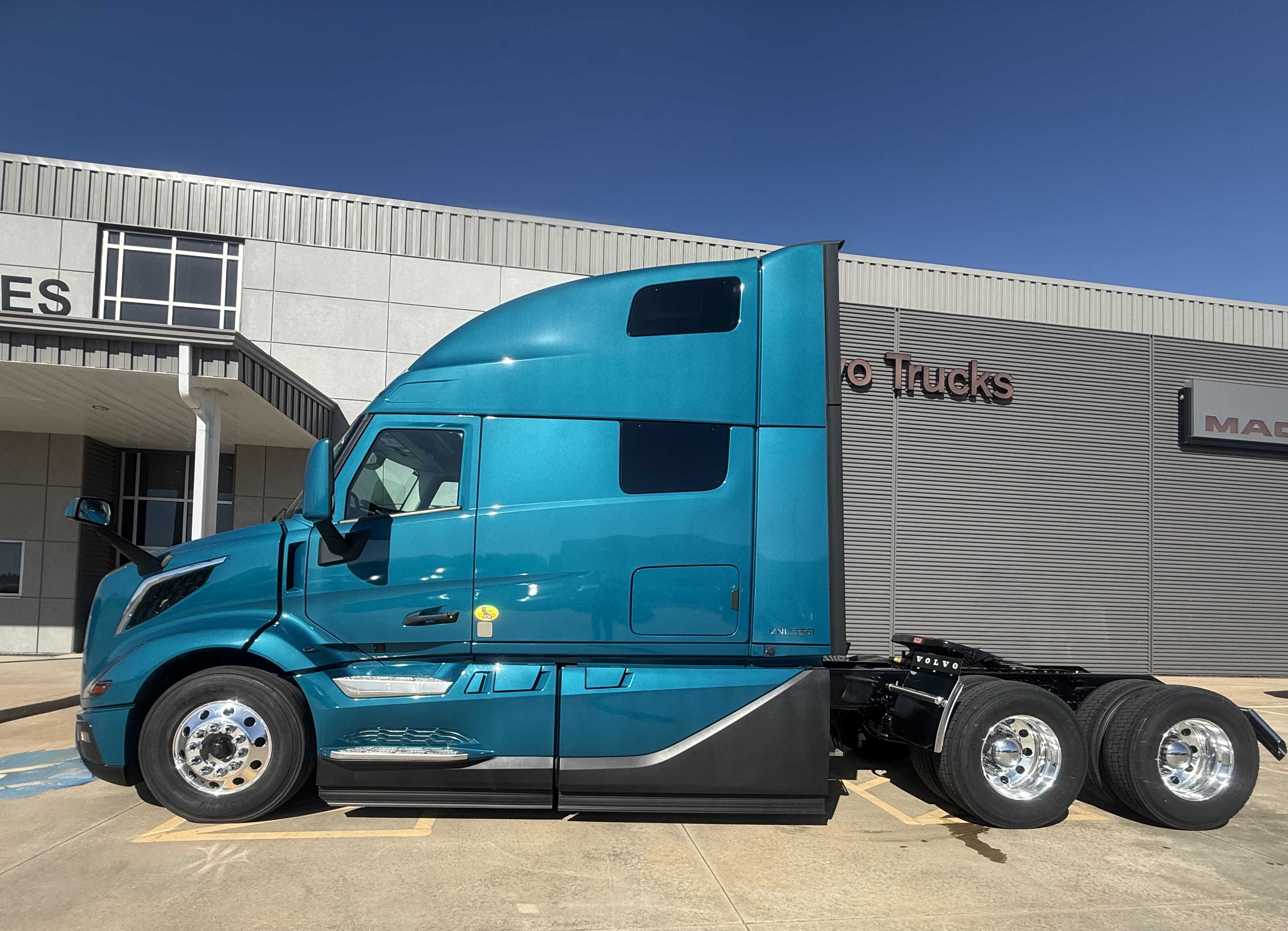 2026 Volvo - image 3