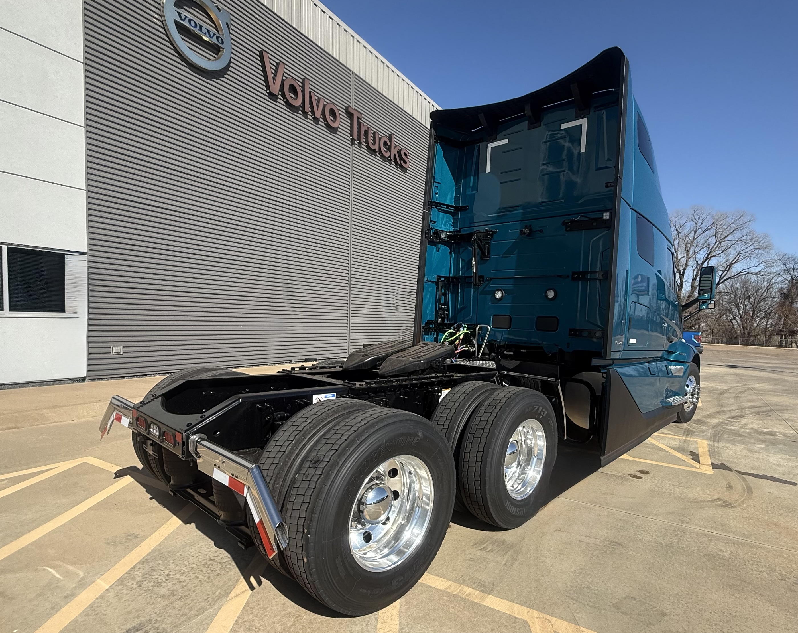 2026 Volvo - image 6