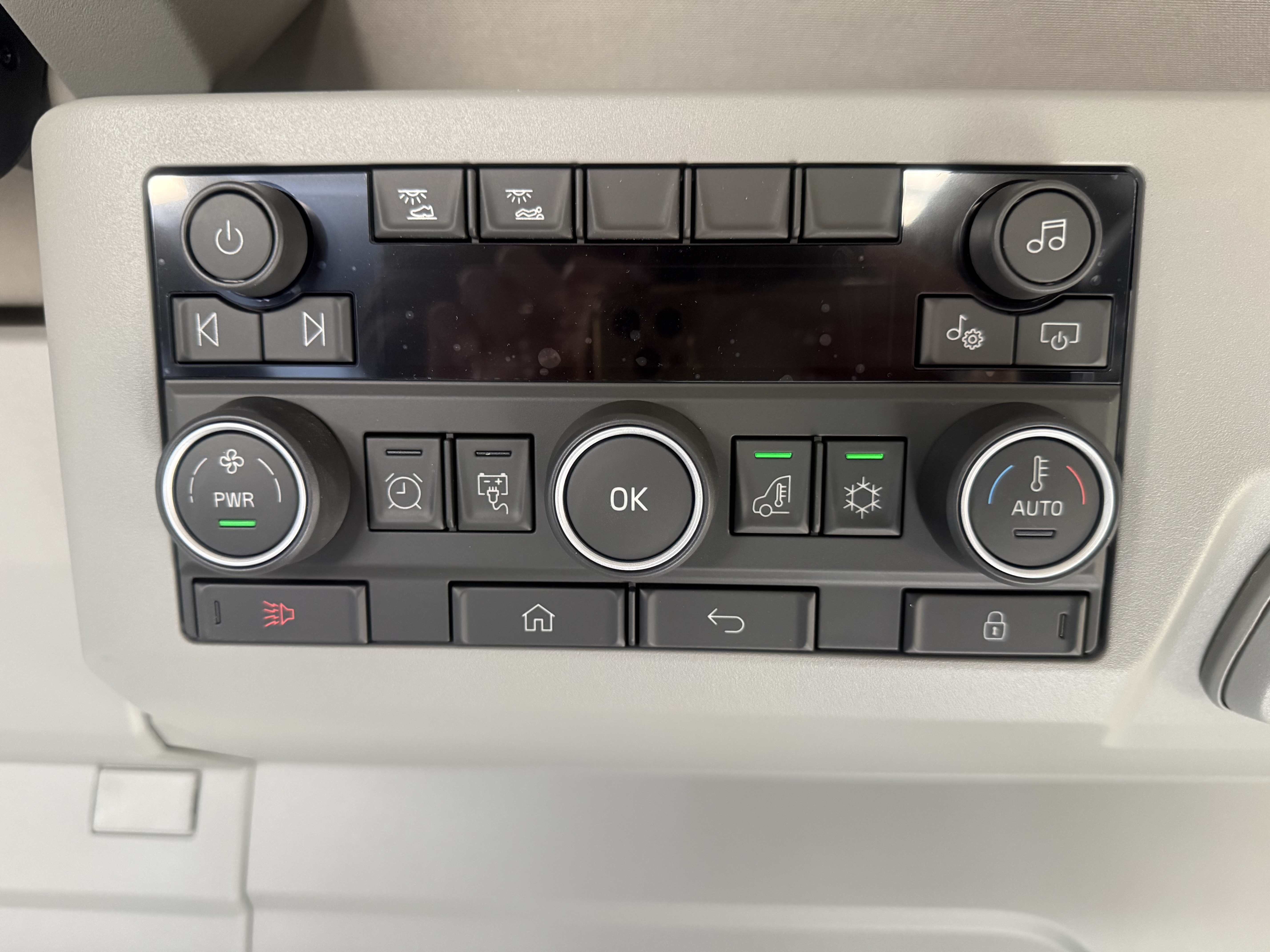 2026 Volvo - image 22