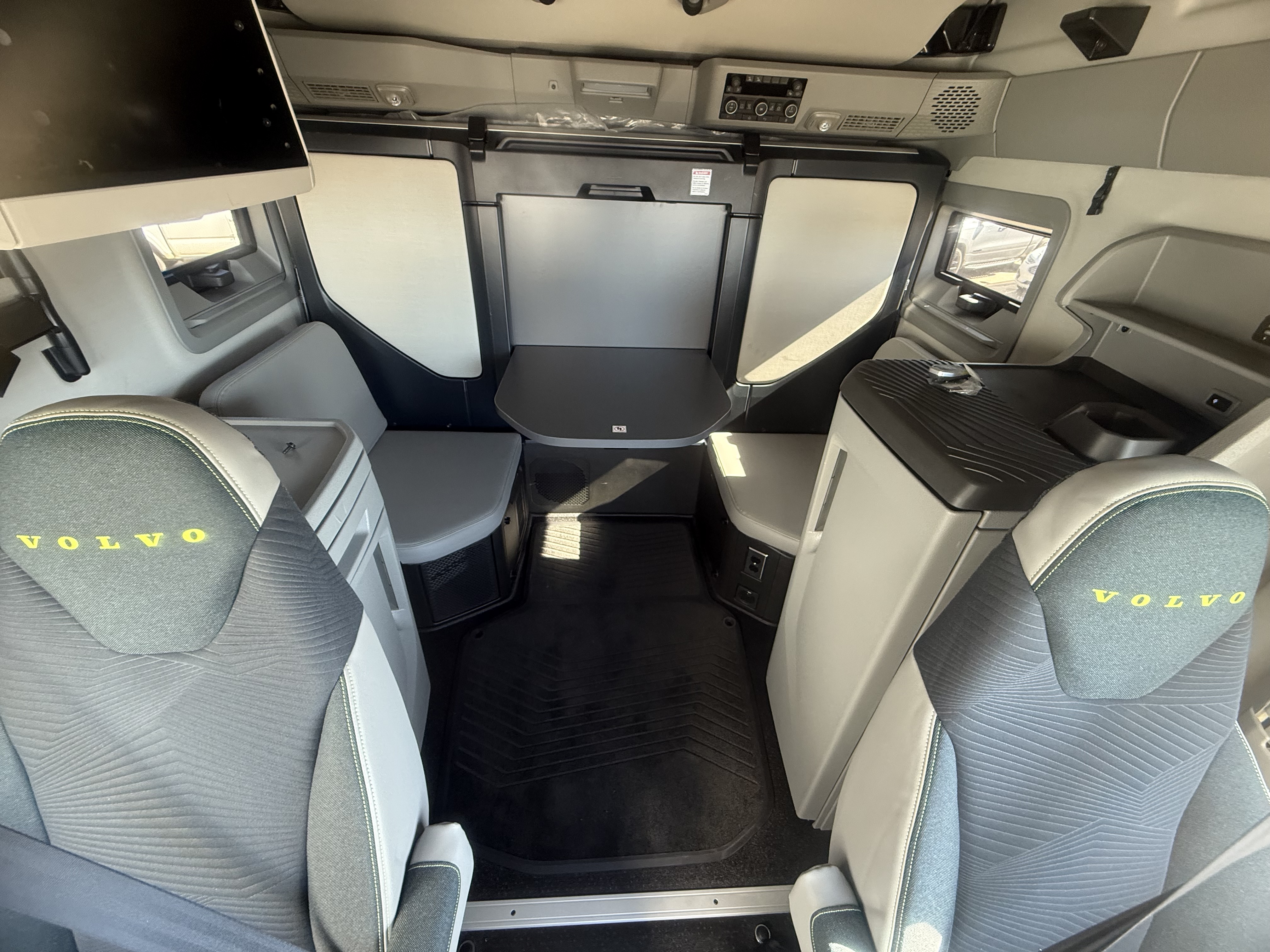 2026 Volvo - image 15