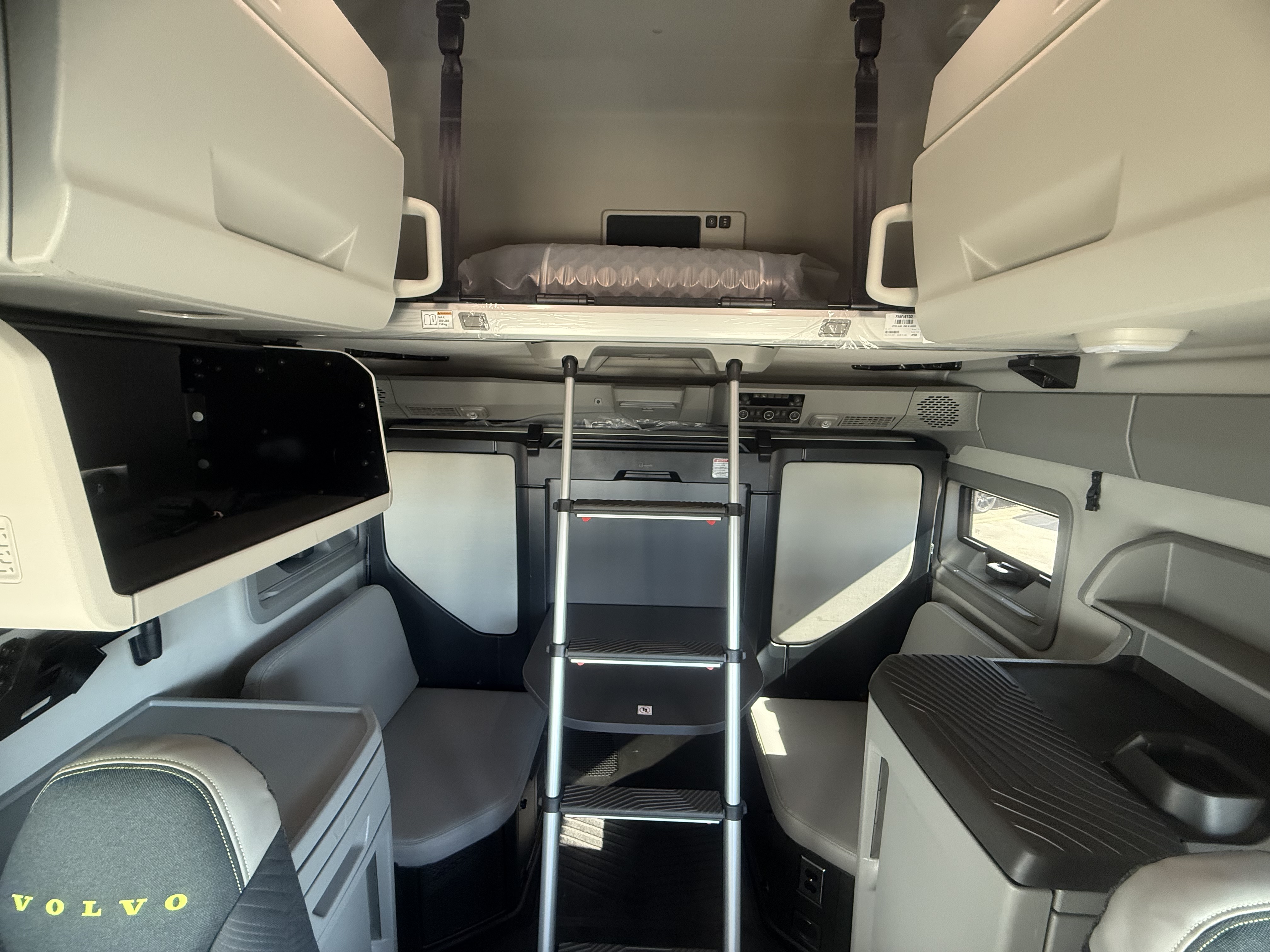 2026 Volvo - image 23