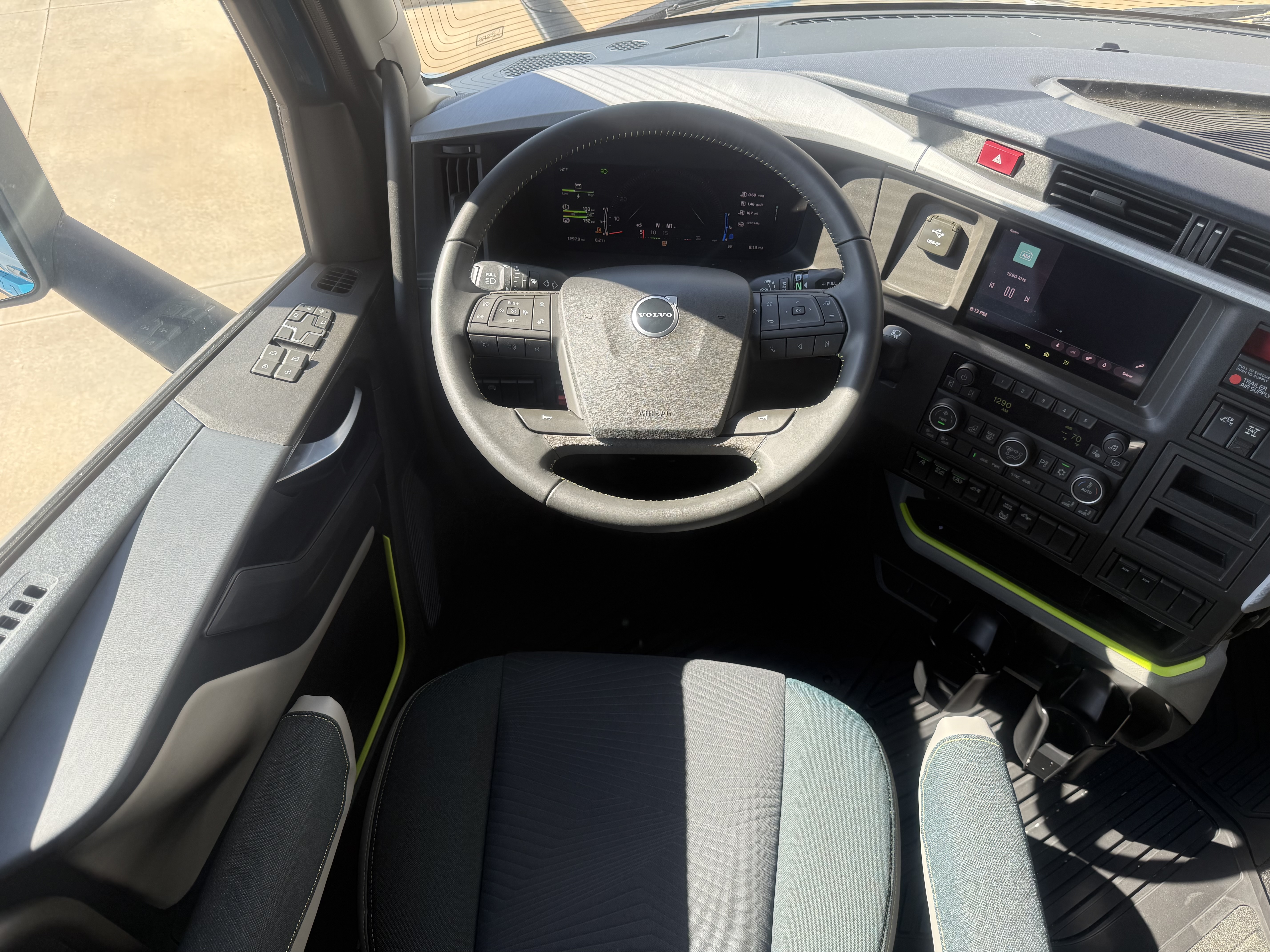 2026 Volvo - image 10