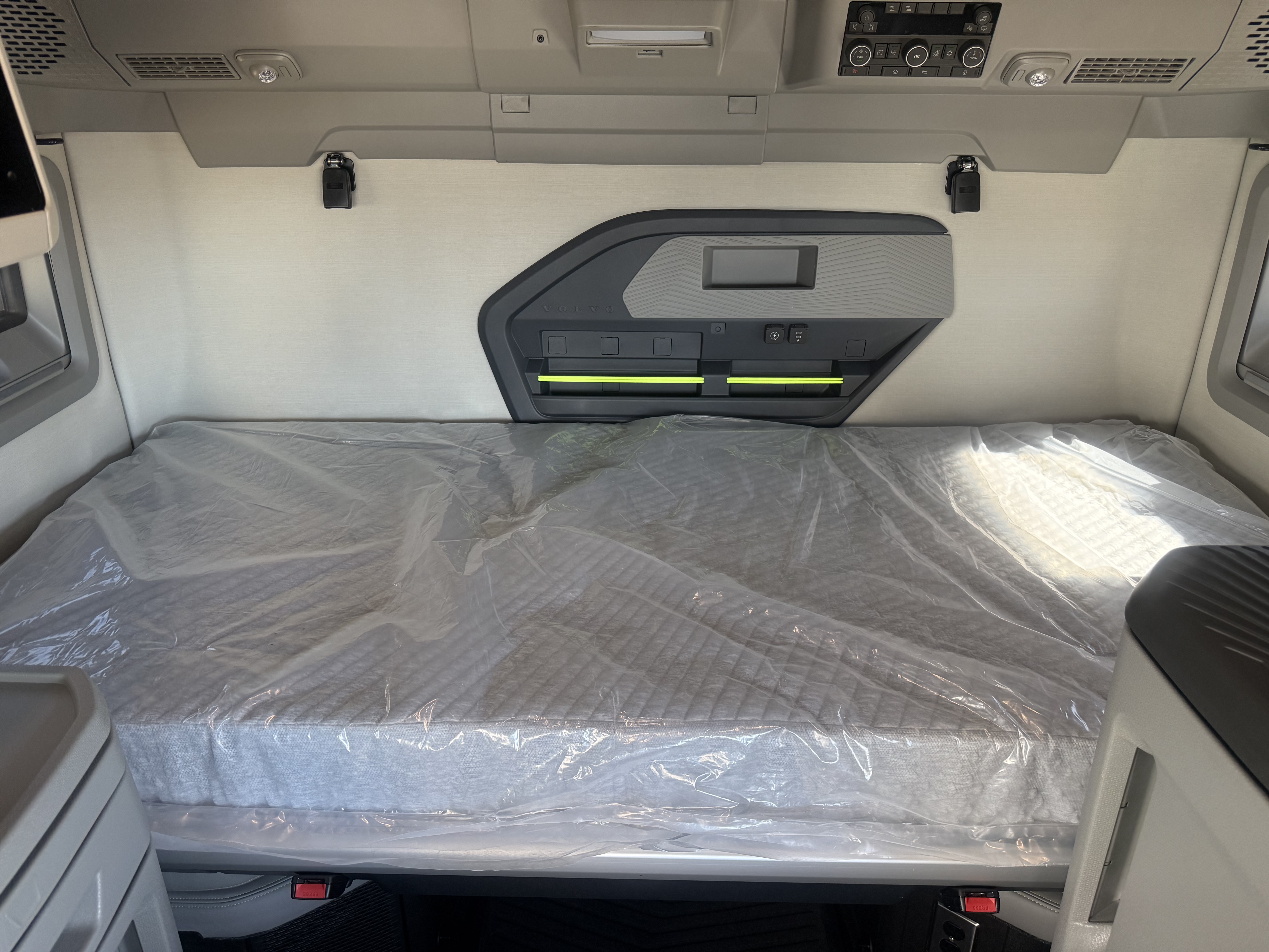 2026 Volvo - image 29