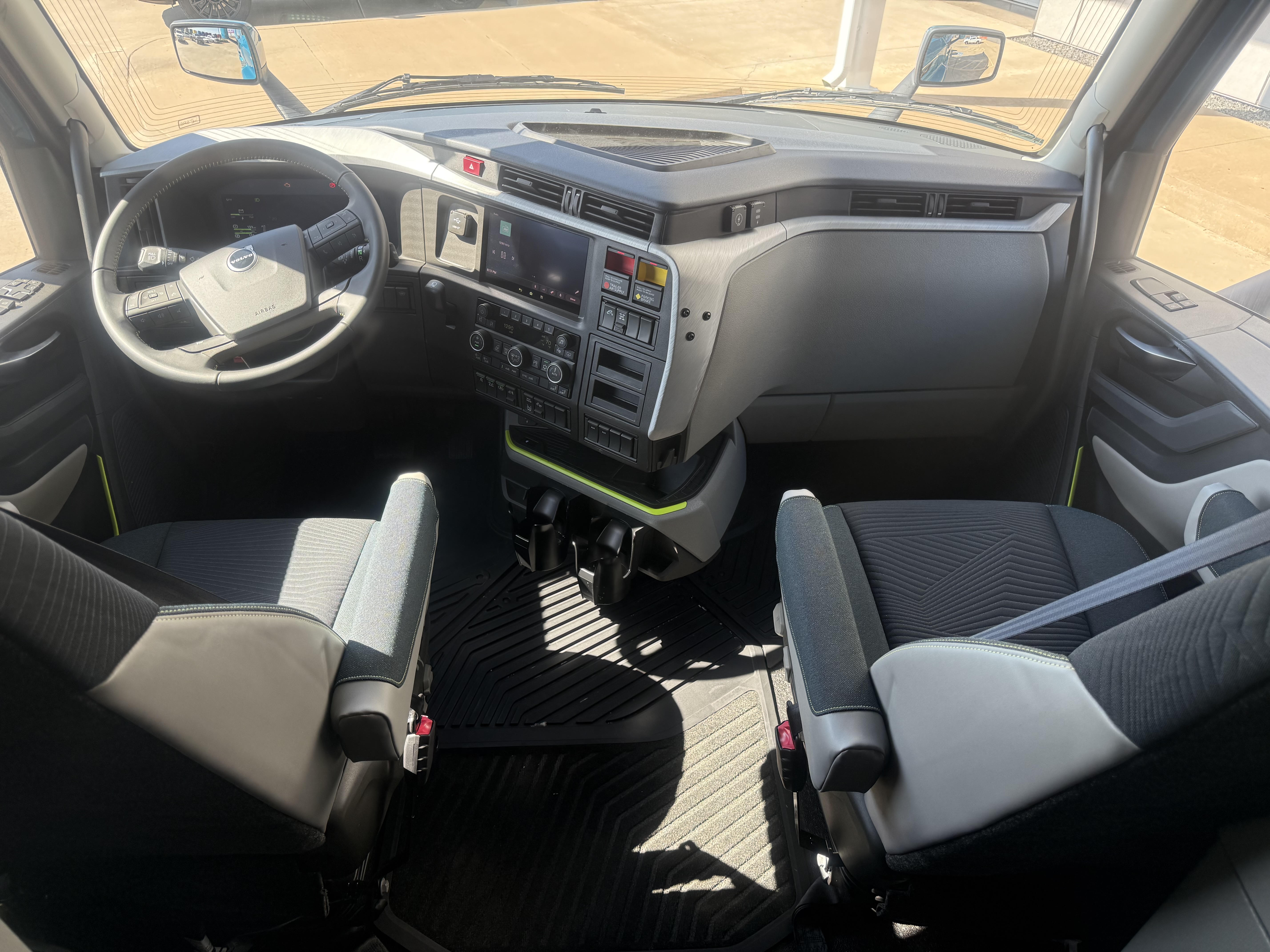 2026 Volvo - image 14