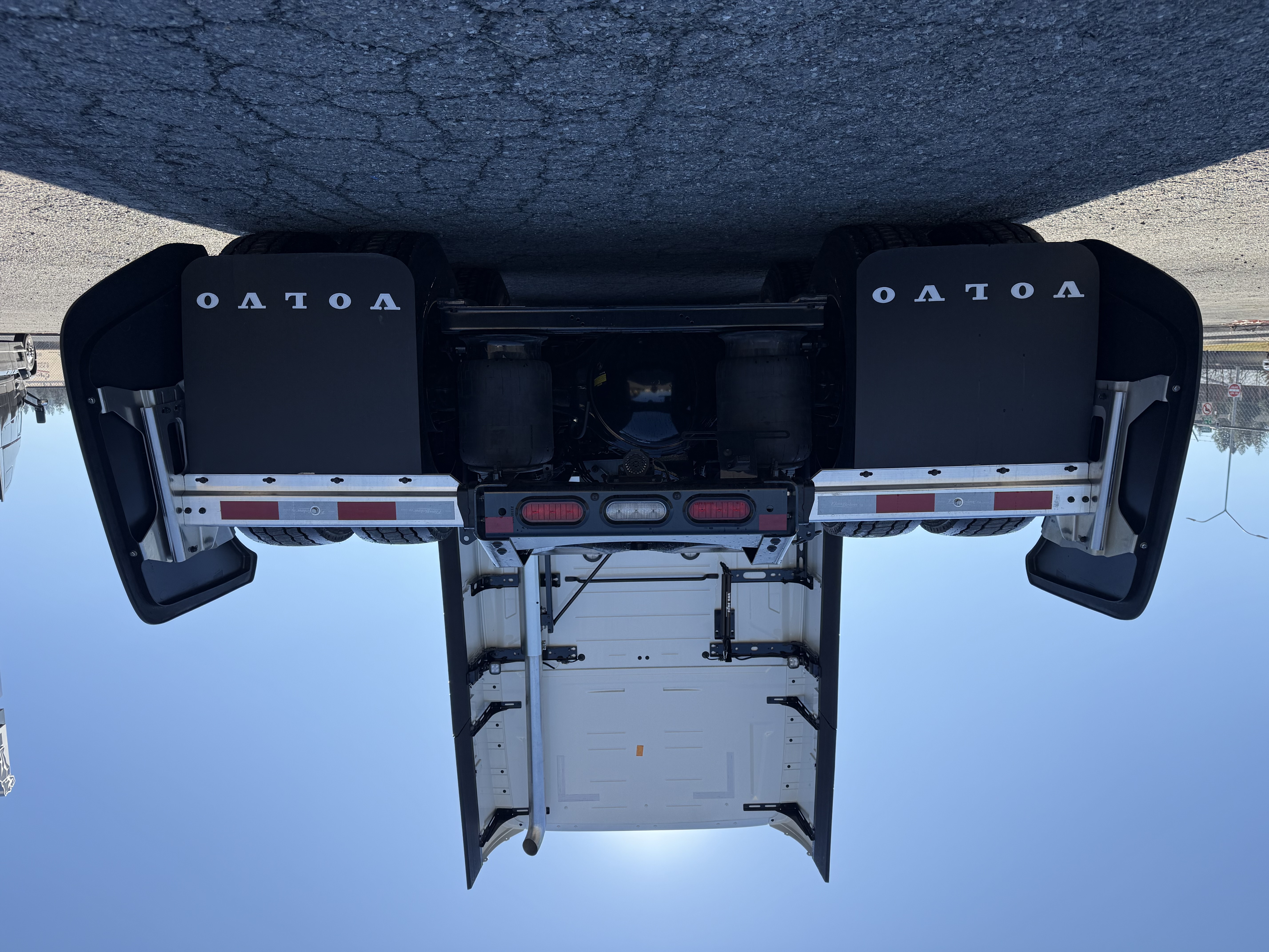 2026 Volvo - image 7