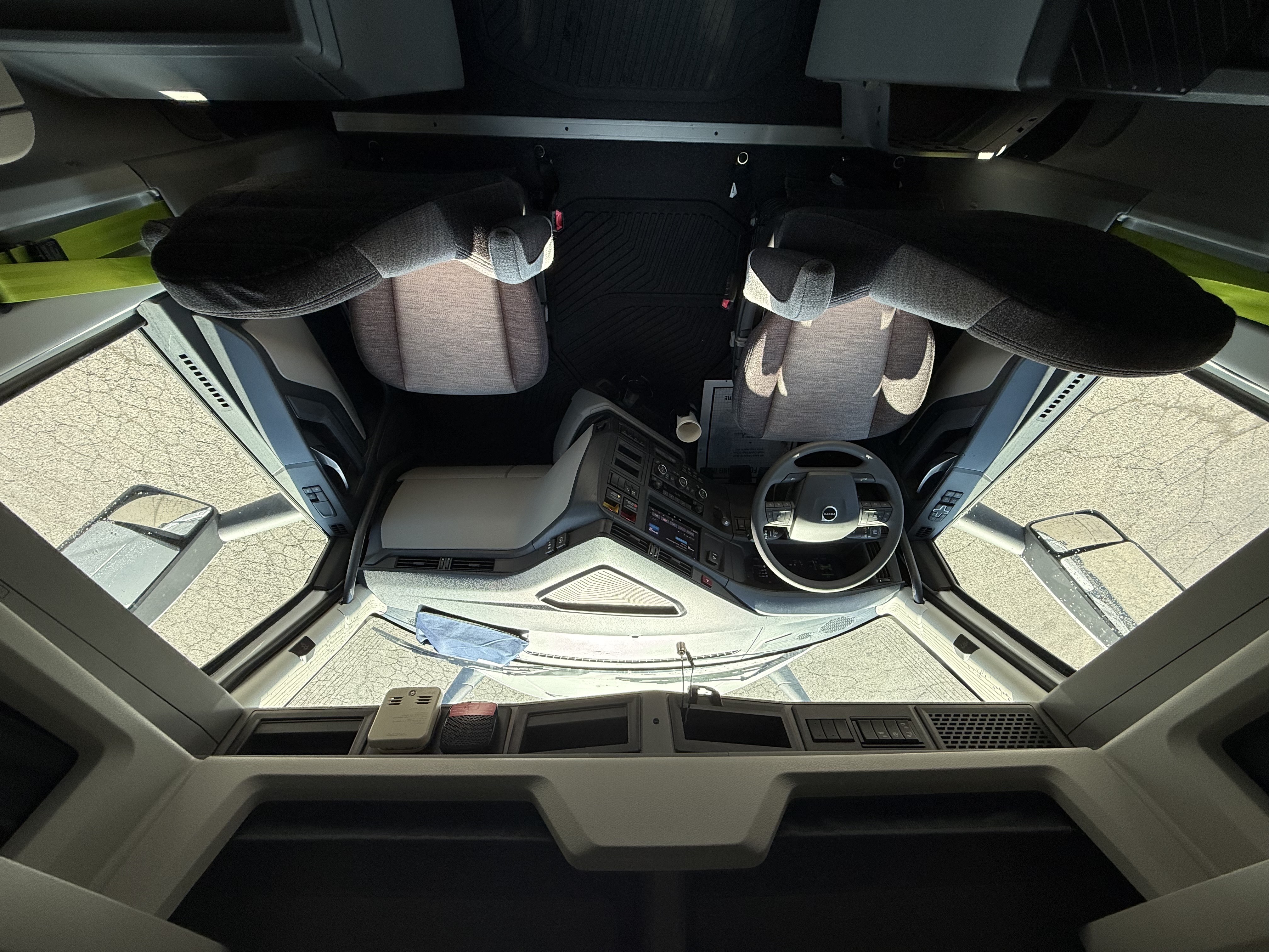 2026 Volvo - image 14