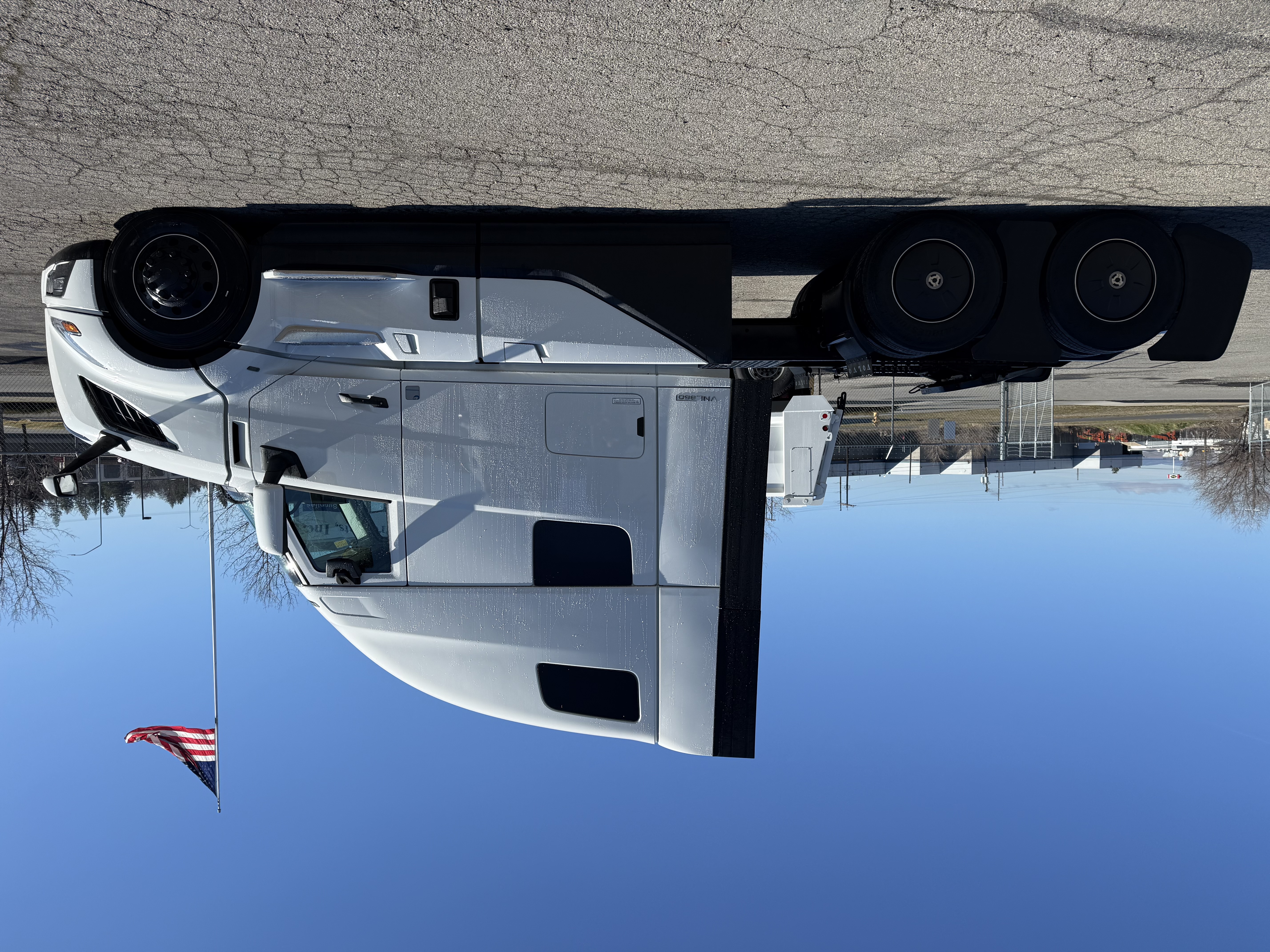 2026 Volvo - image 4