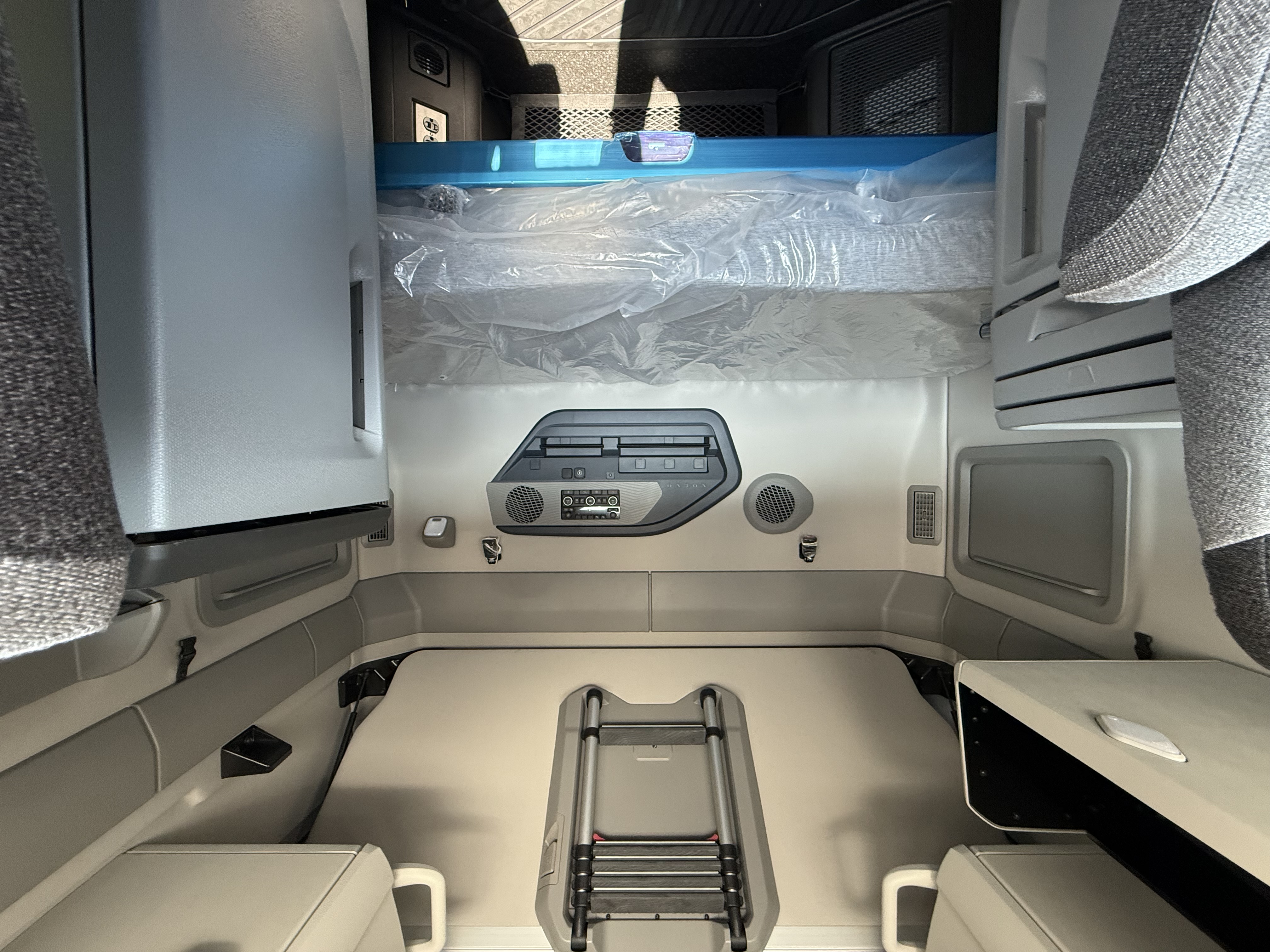 2026 Volvo - image 13