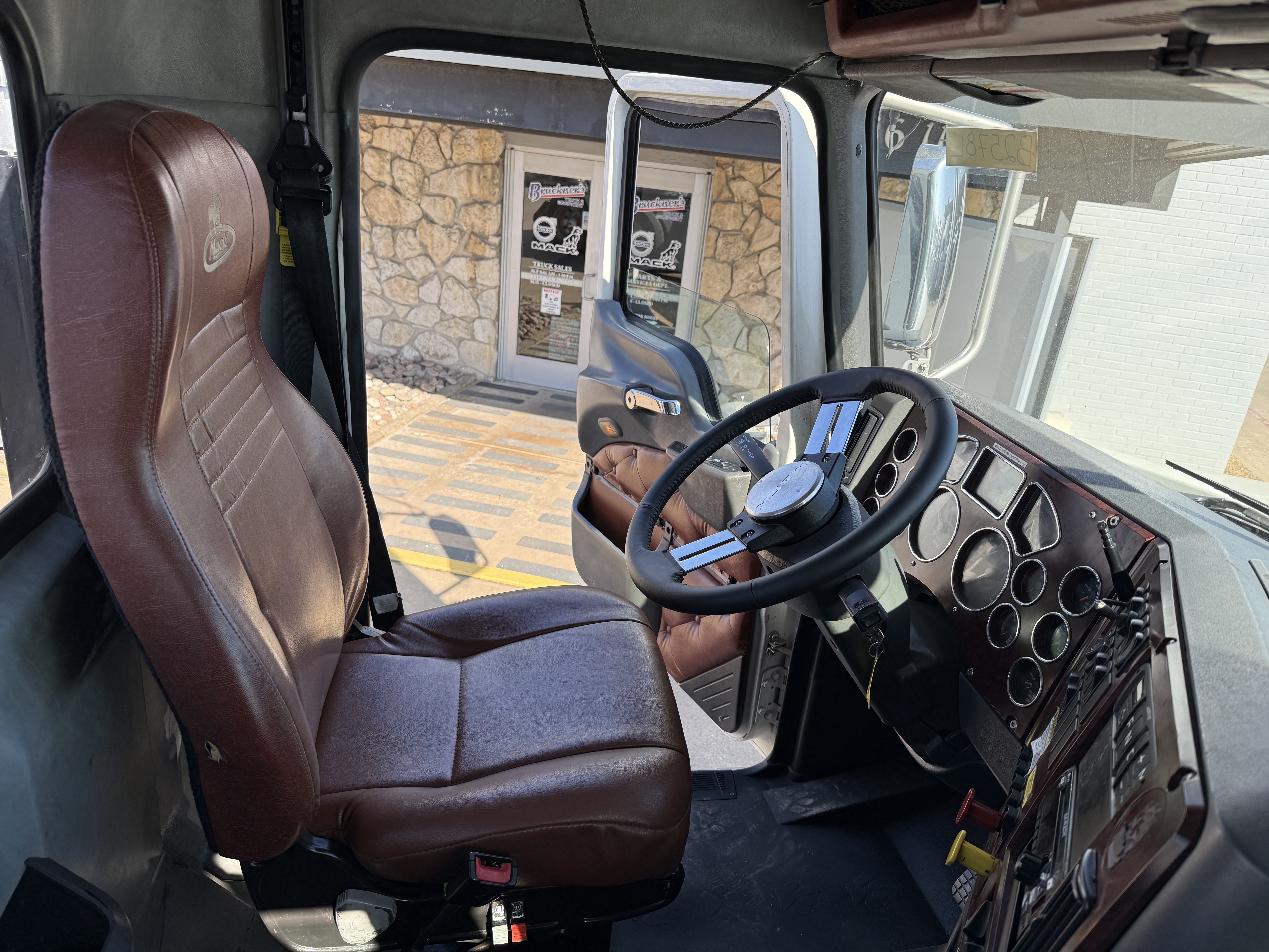 2018 Mack - image 14