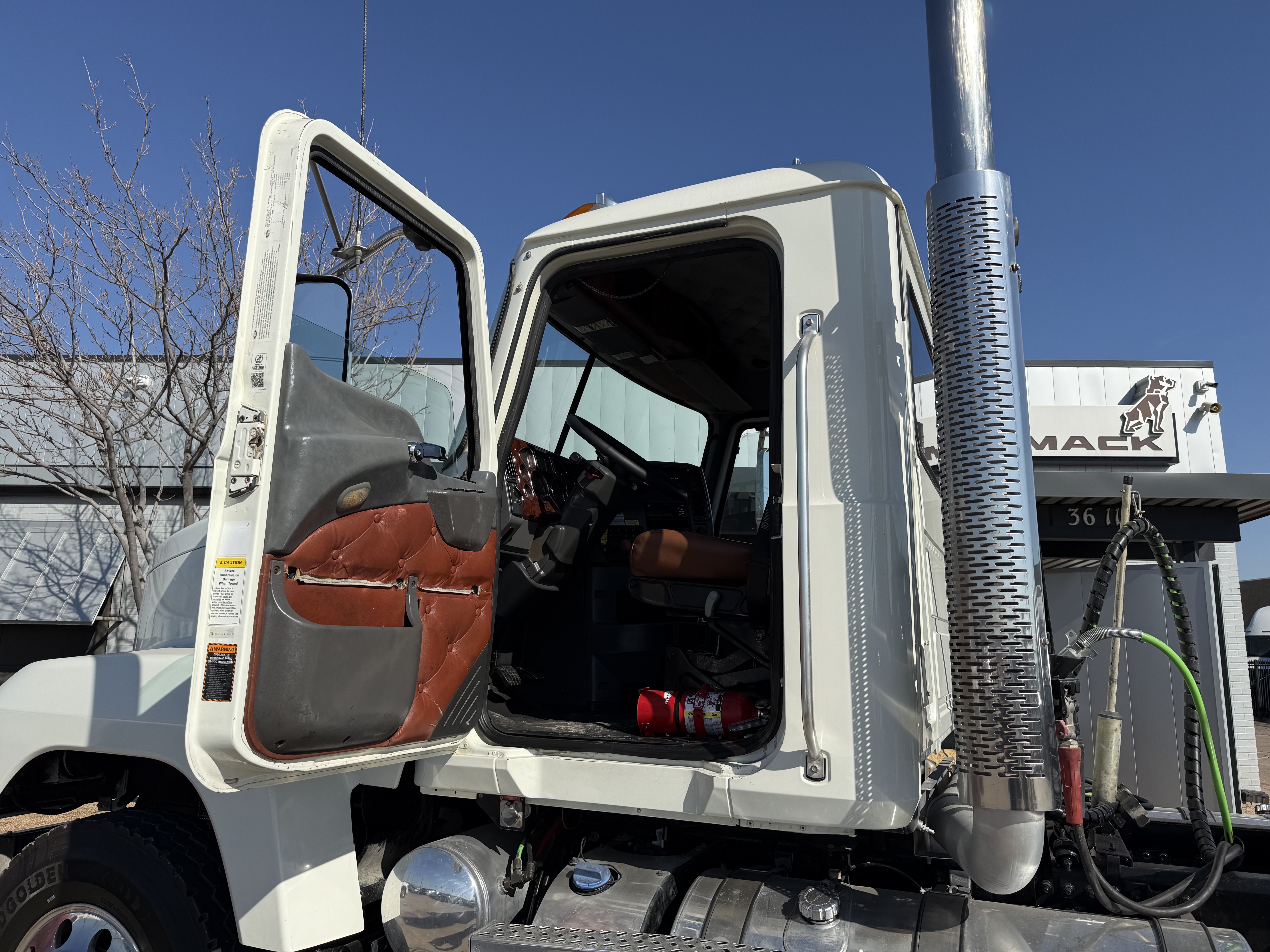 2018 Mack - image 13