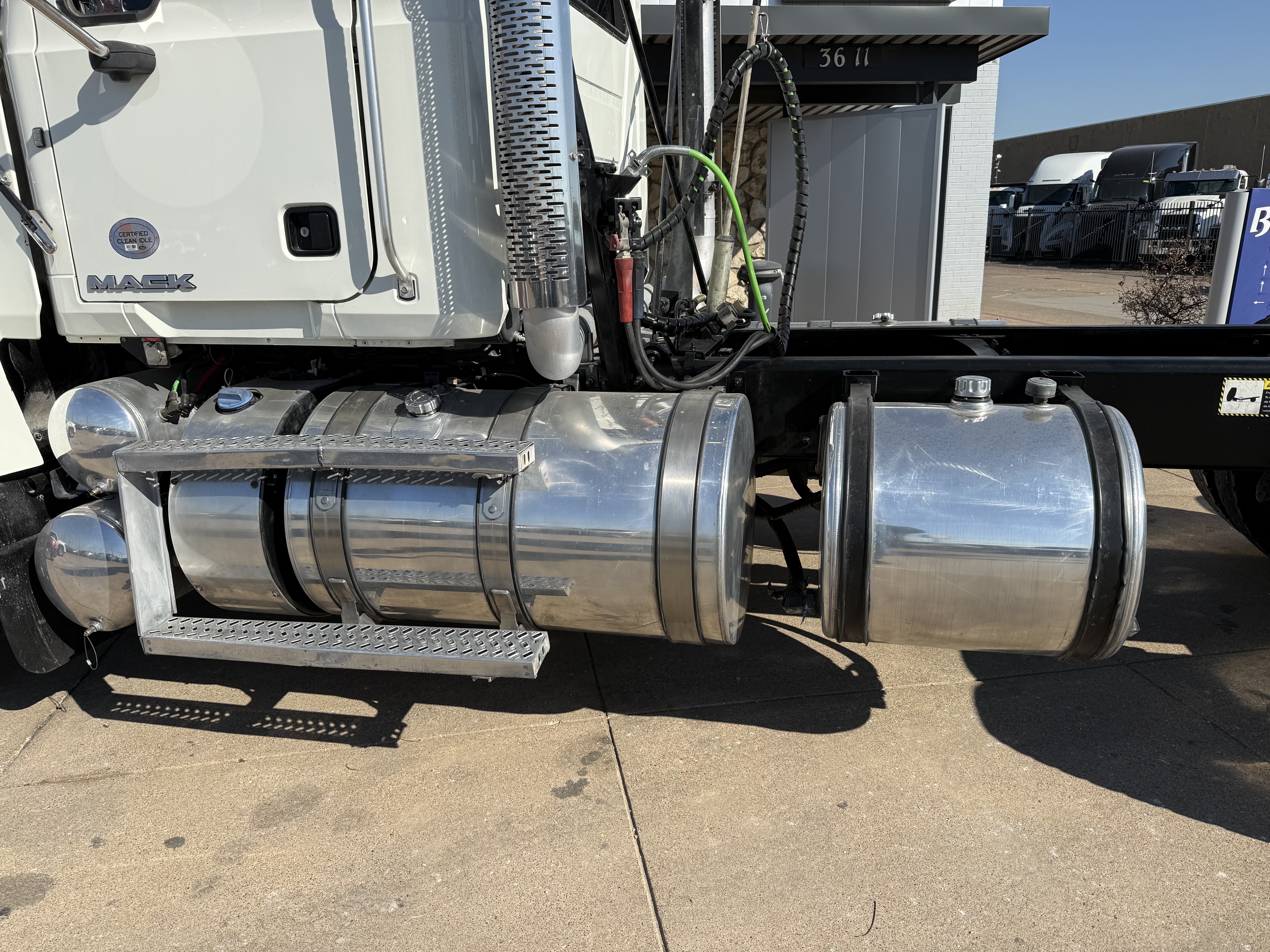 2018 Mack - image 23