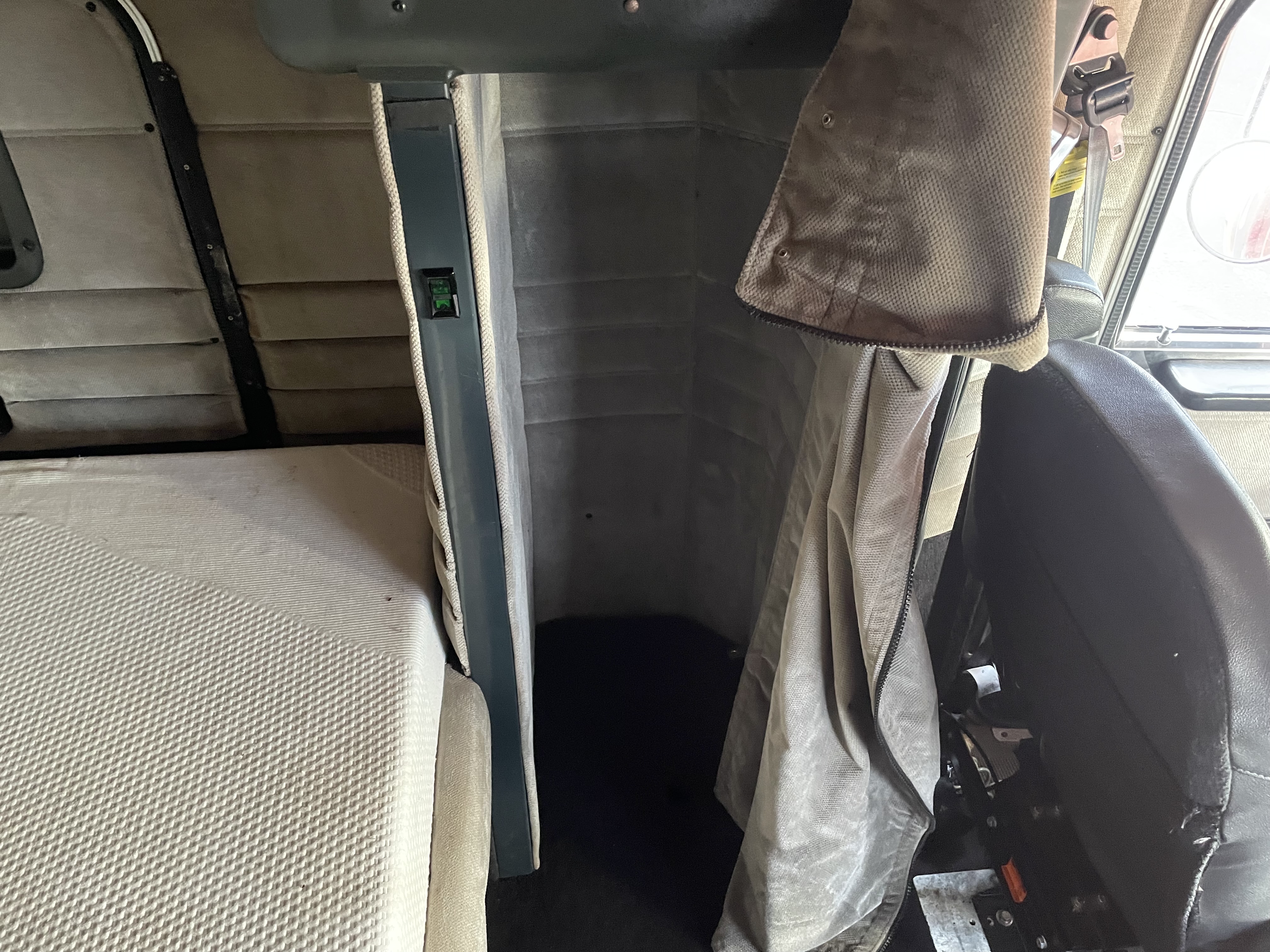 1997 Peterbilt - image 18