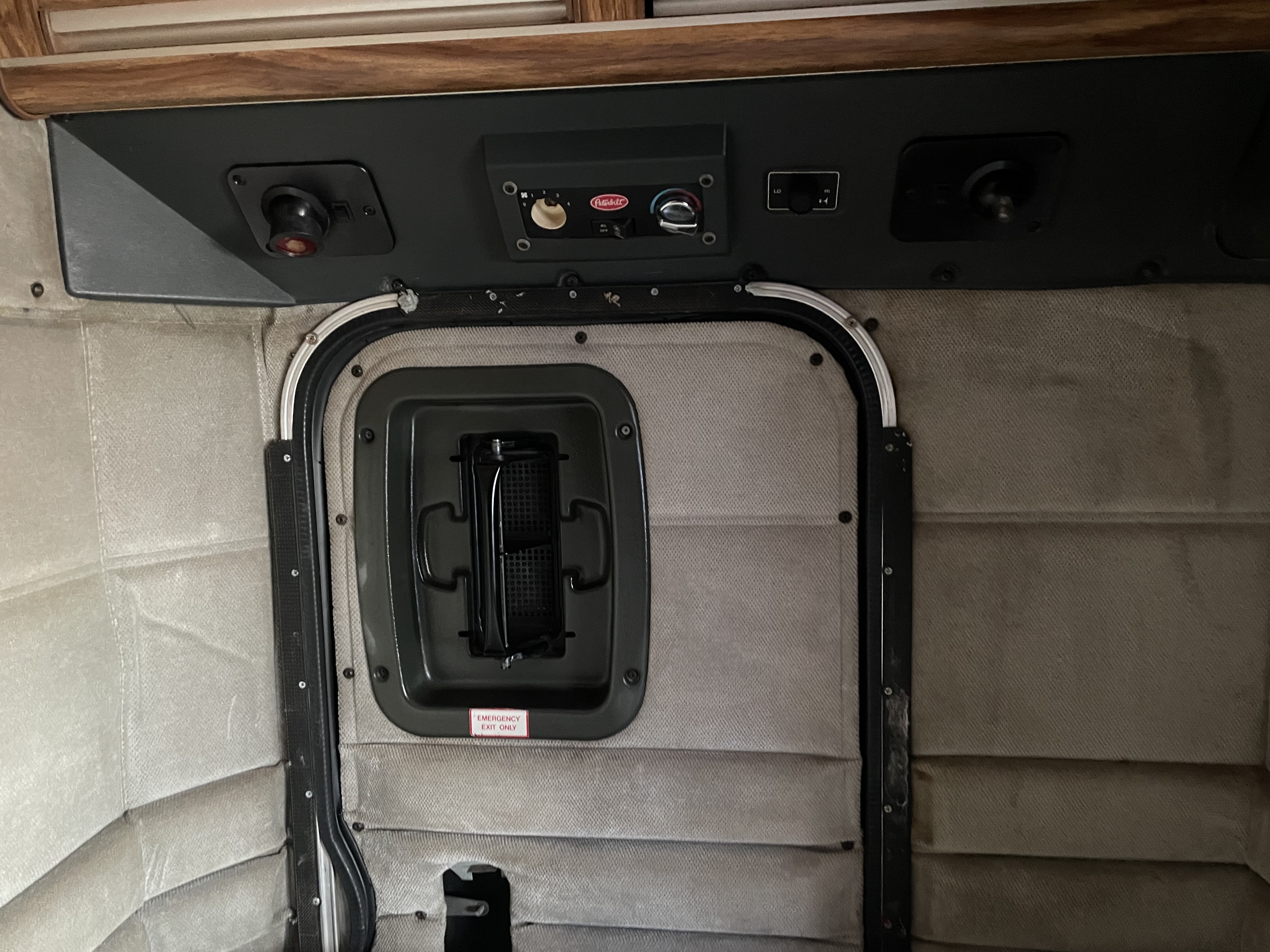 1997 Peterbilt - image 20