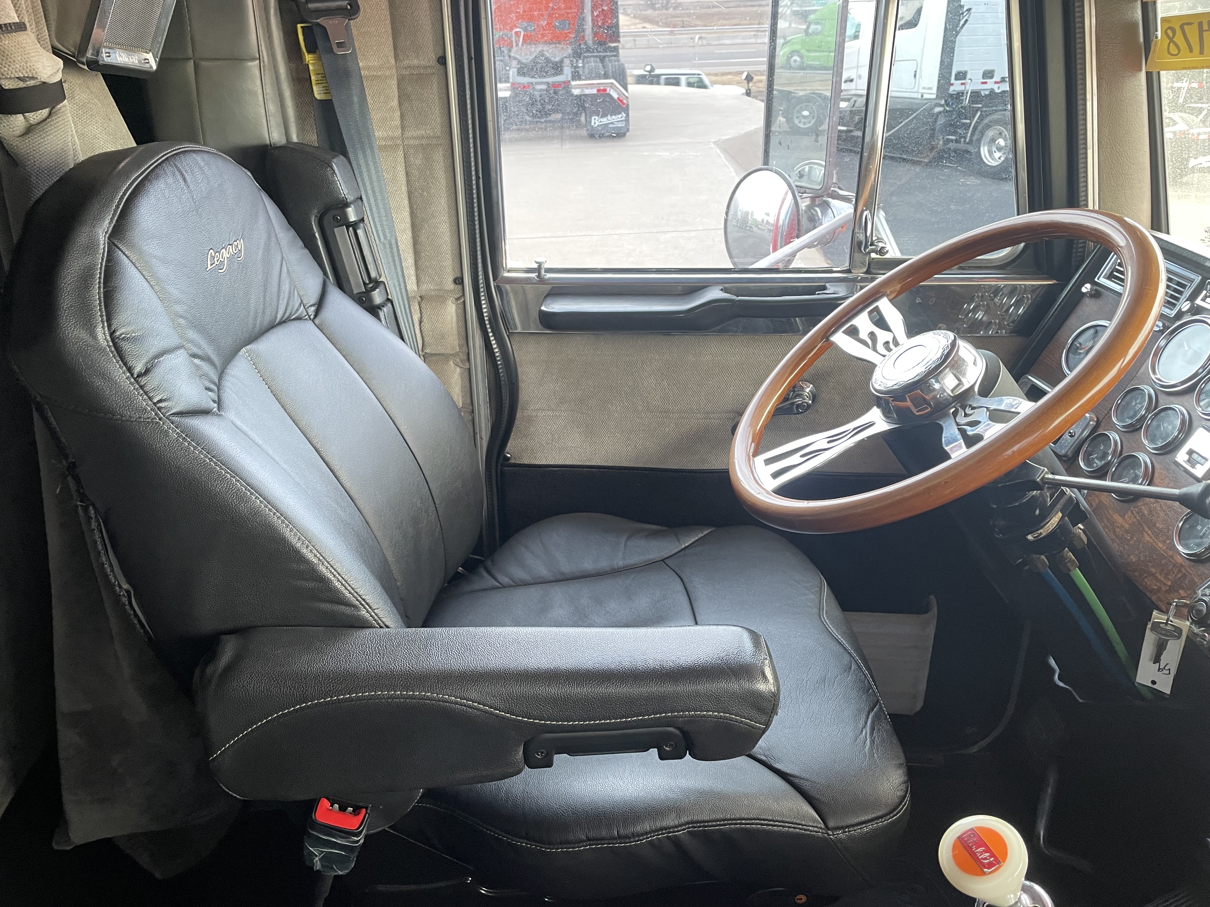 1997 Peterbilt - image 15