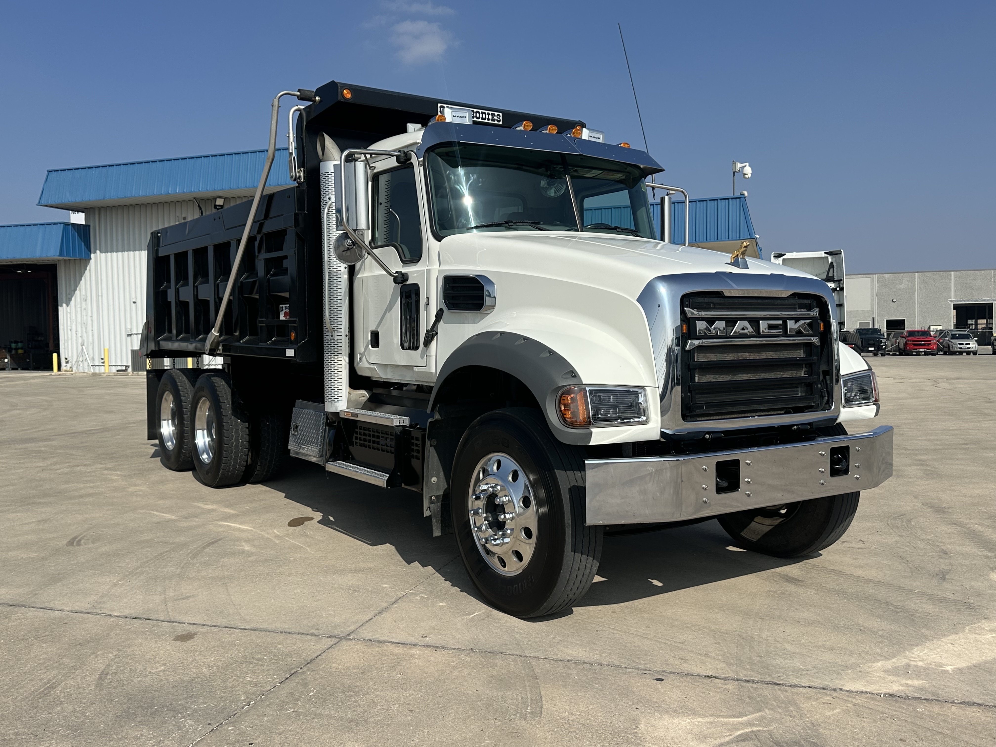 2025 Mack Granite - image 2