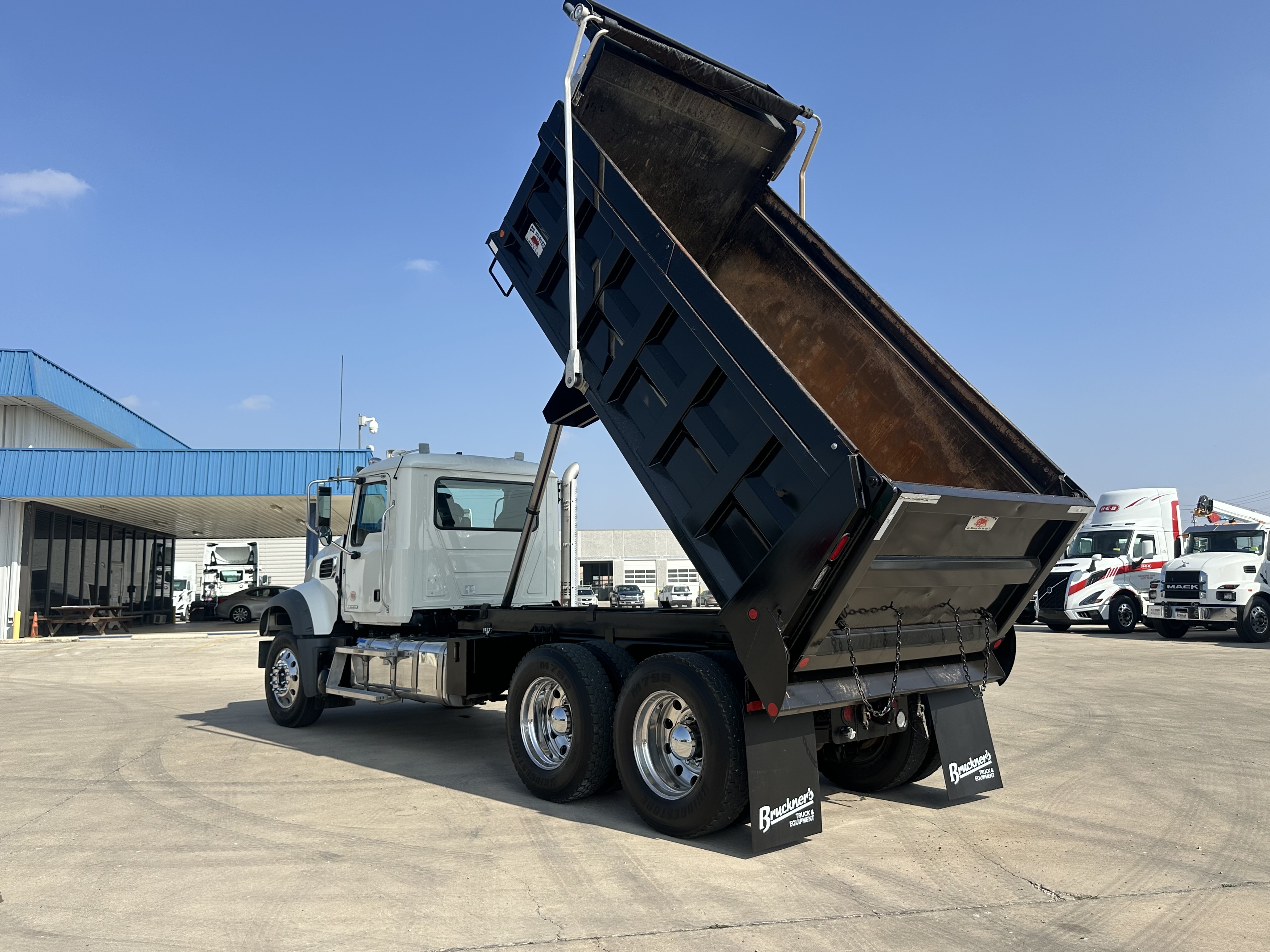 2025 Mack Granite - image 5