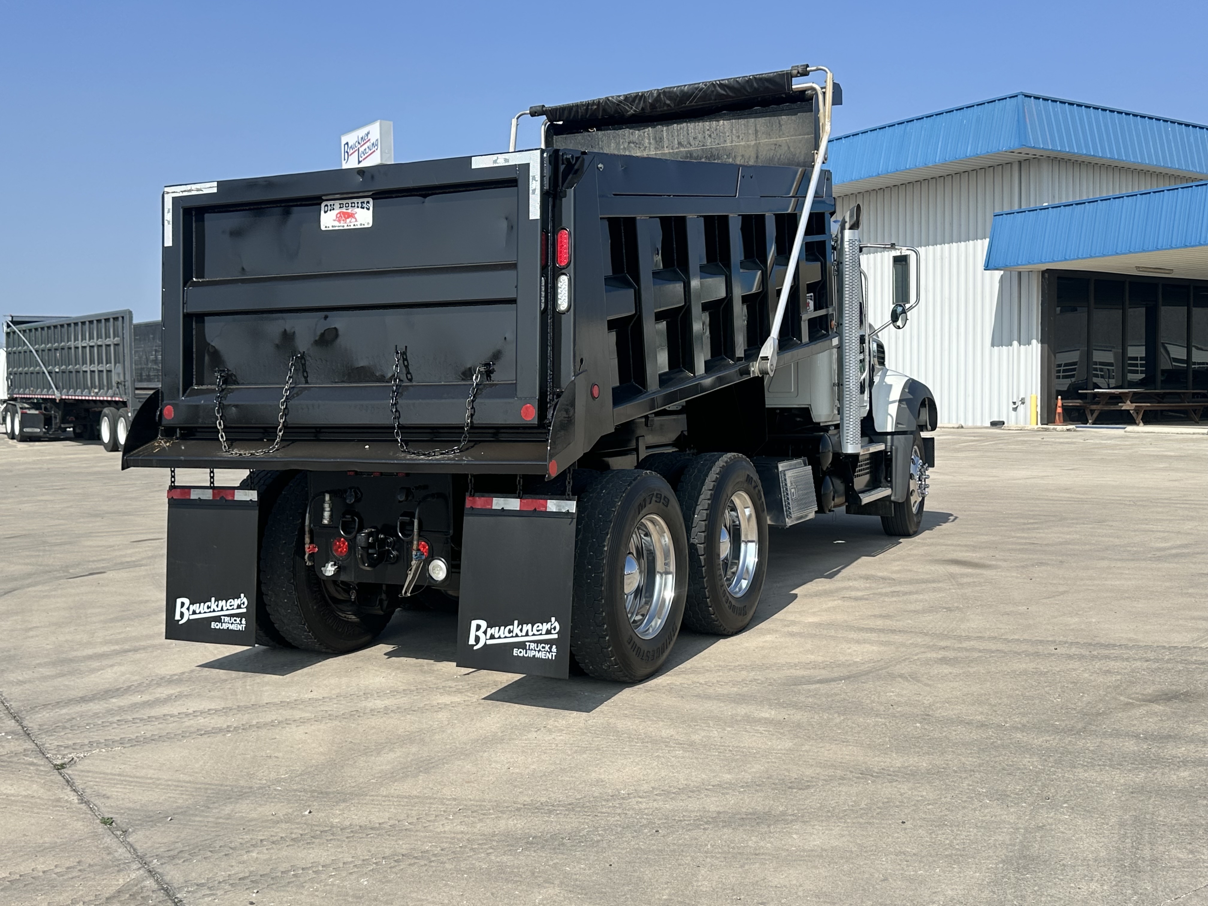 2025 Mack Granite - image 4