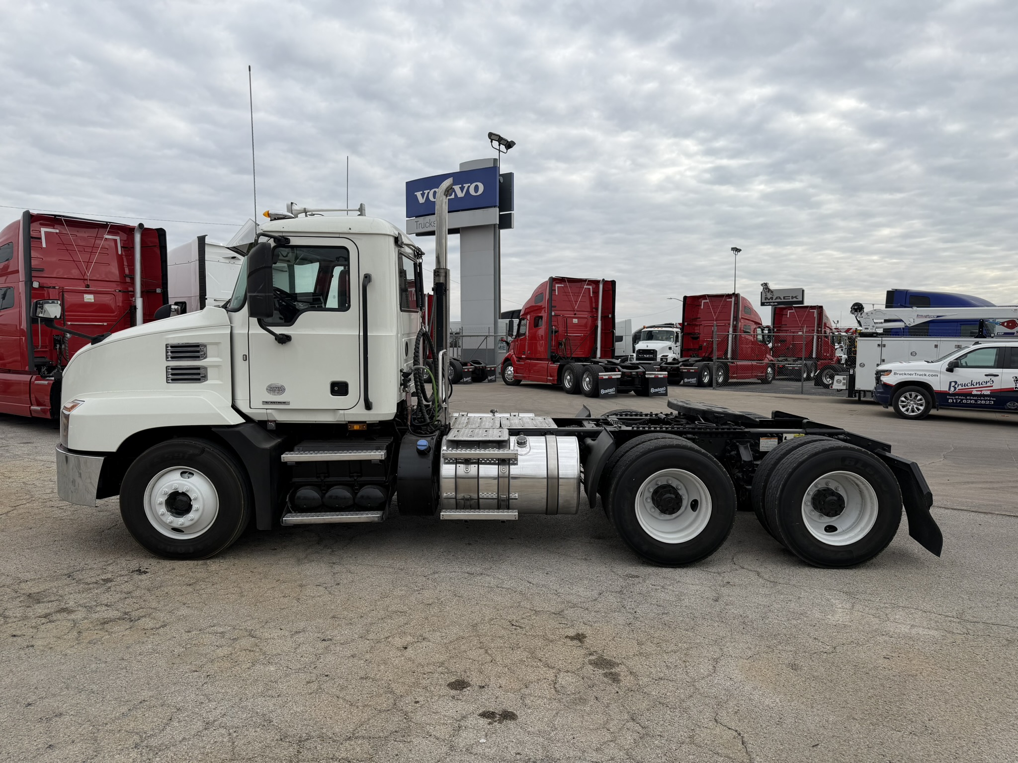 2020 Mack - image 10