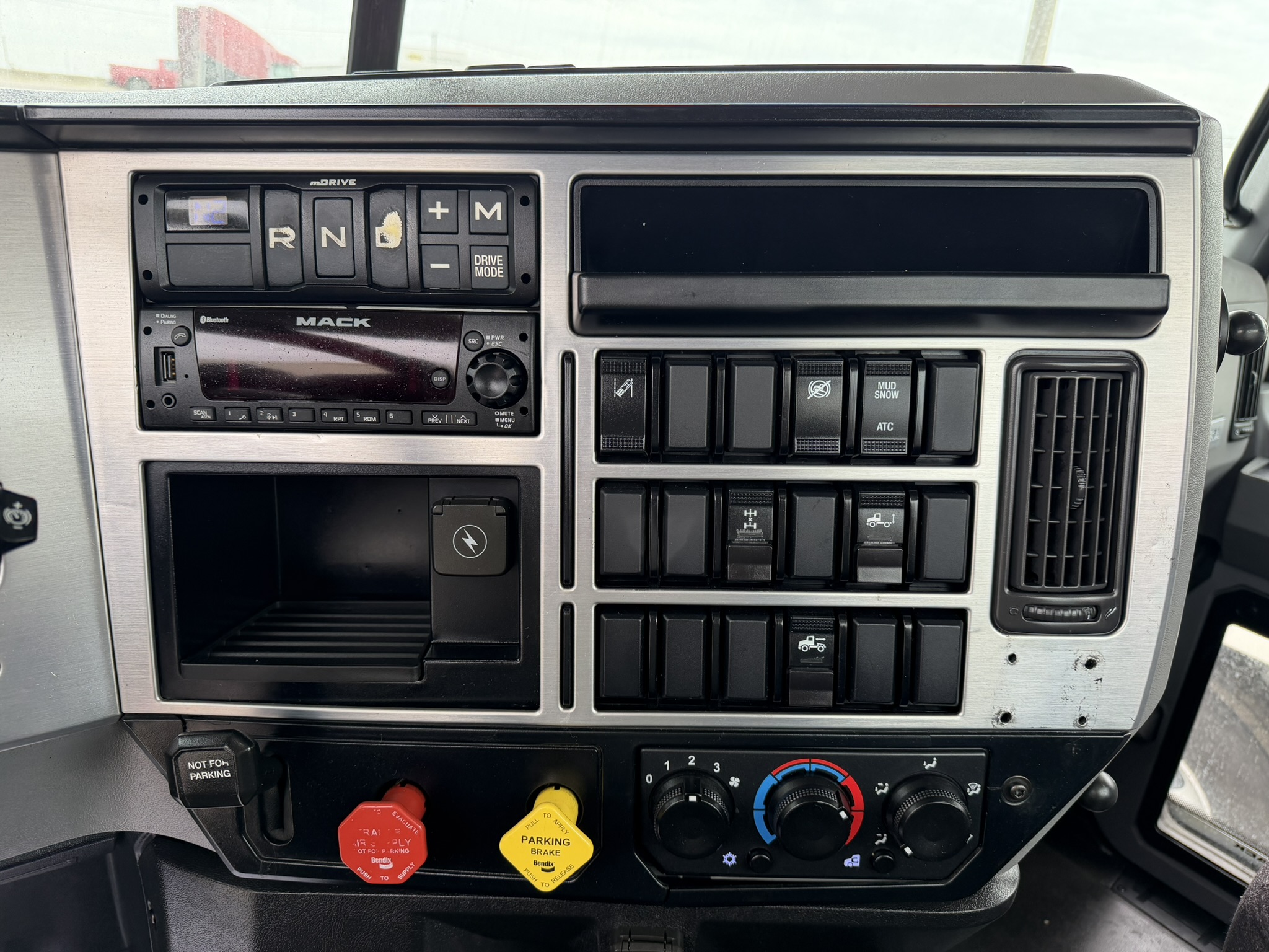 2020 Mack - image 27