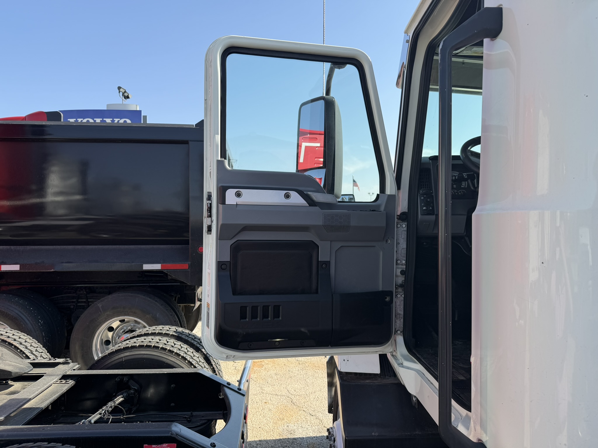 2020 Mack - image 23