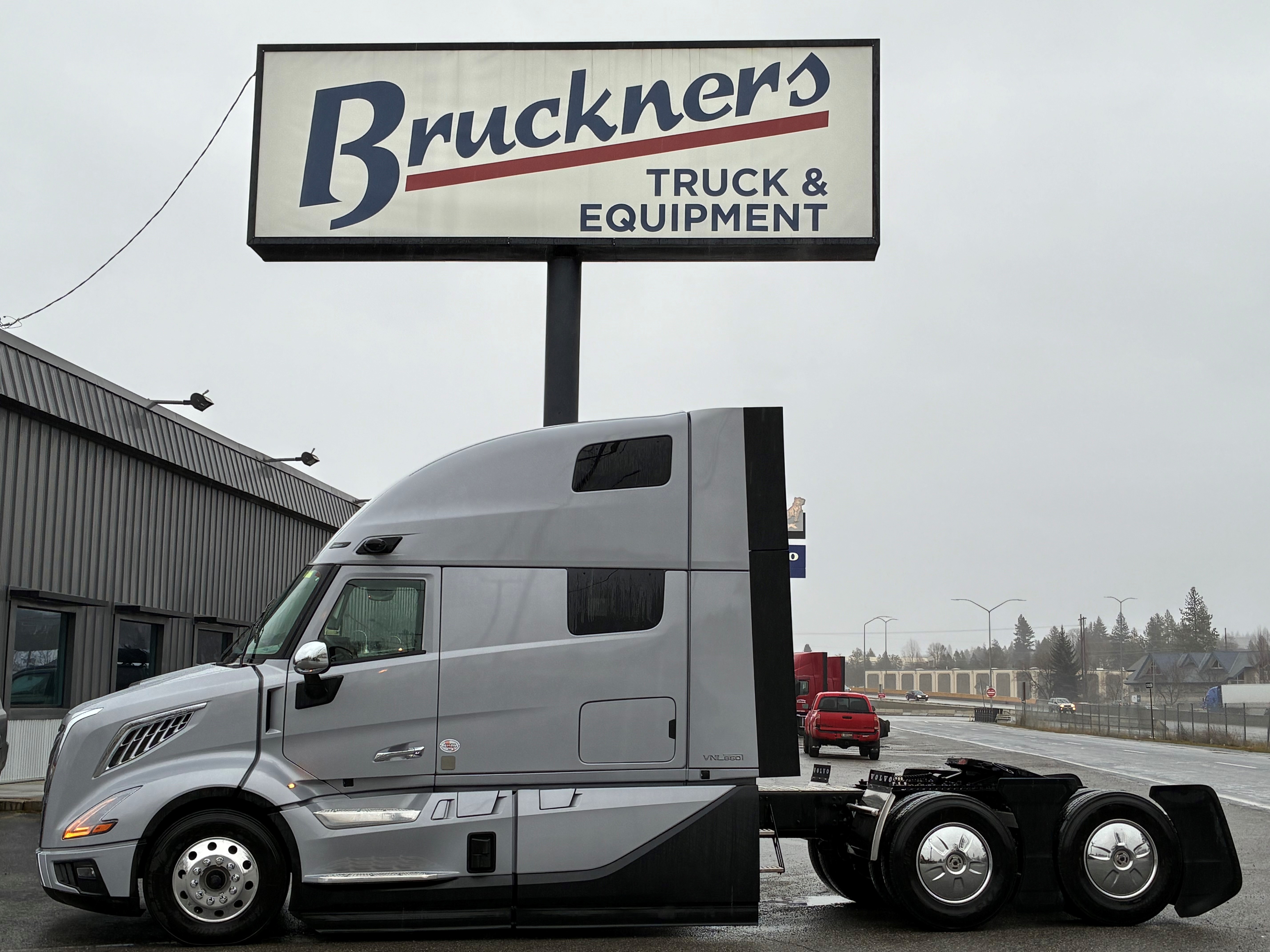 2026 Volvo - image 11