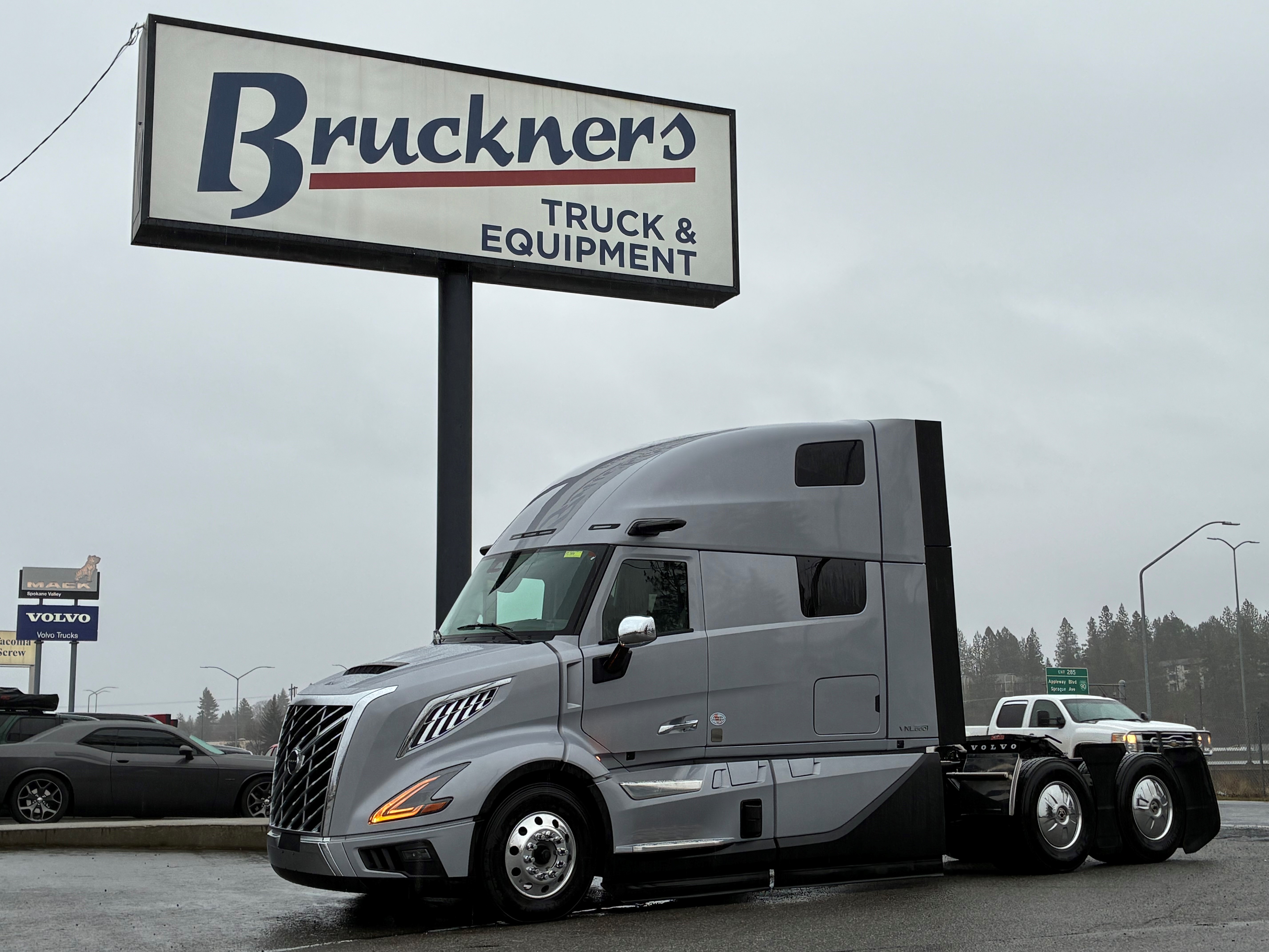 2026 Volvo - image 10