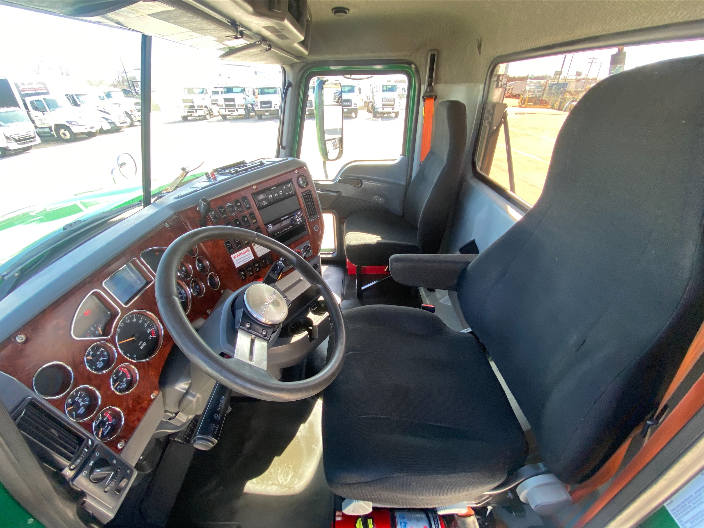 2018 Mack - image 13